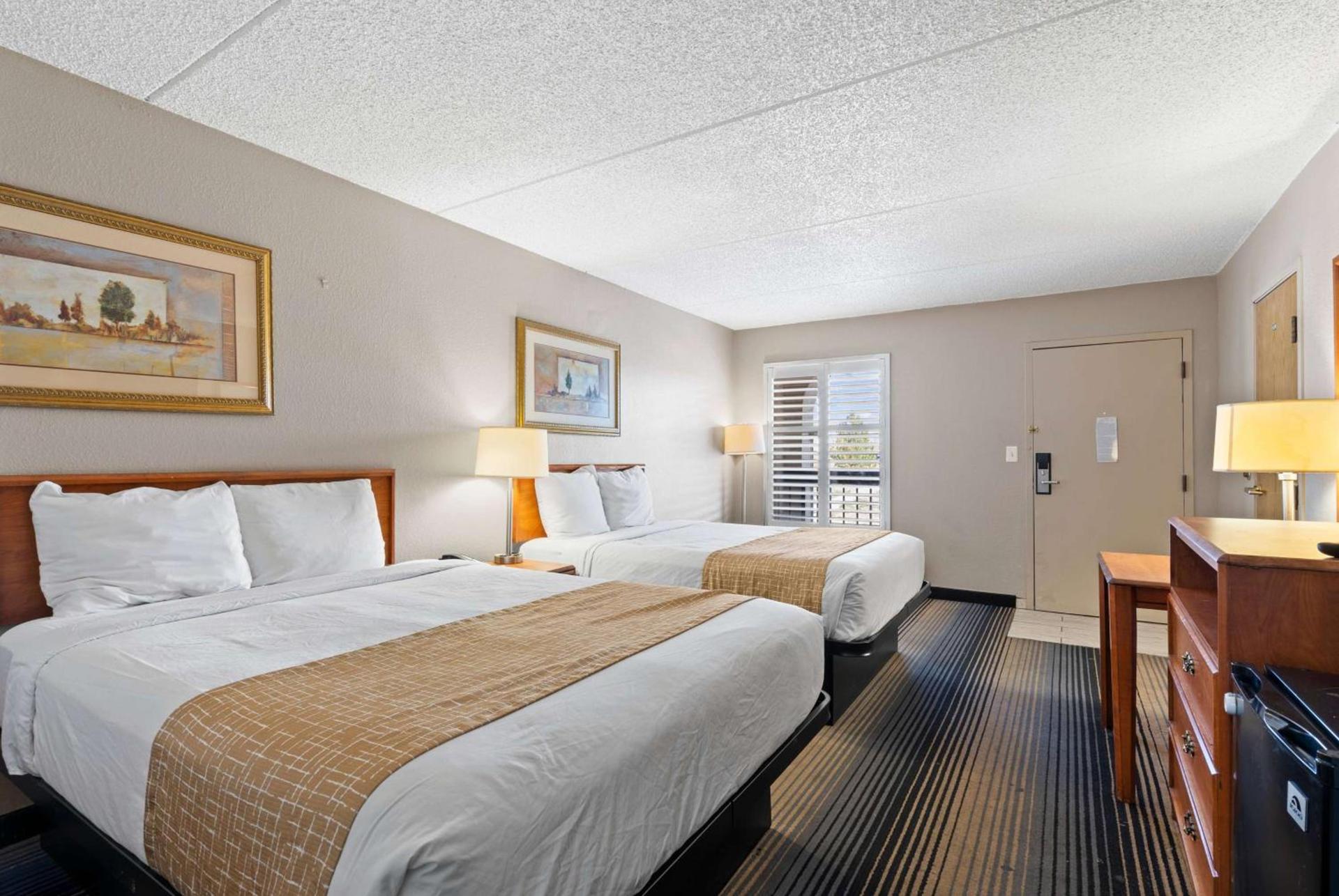 Travelodge by Wyndham Pueblo photo 9
