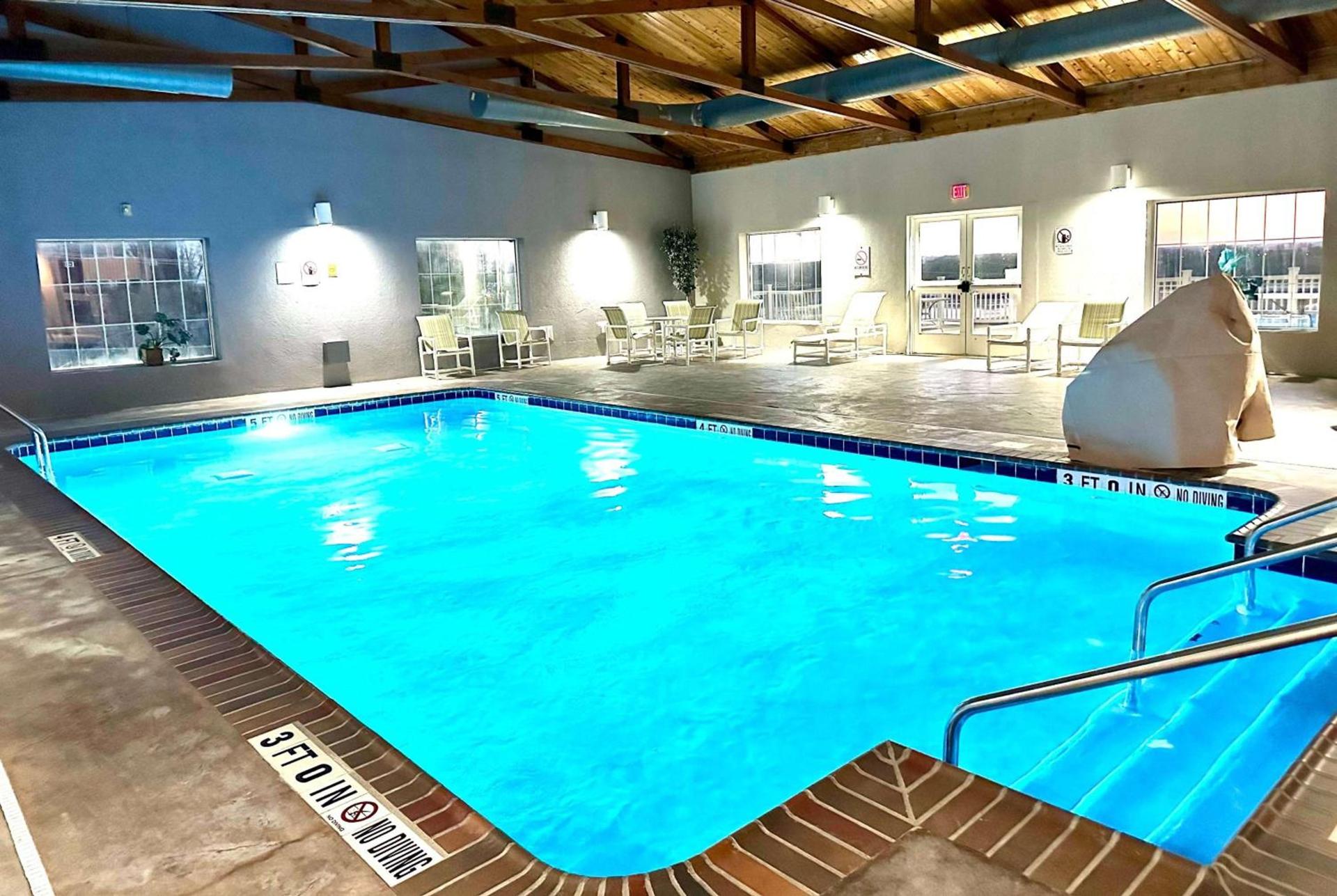 Microtel Inn & Suites by Wyndham Quincy Downtown - River Area photo 6