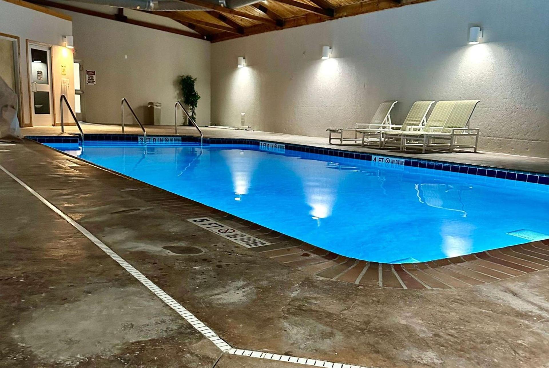 Microtel Inn & Suites by Wyndham Quincy Downtown - River Area photo 8