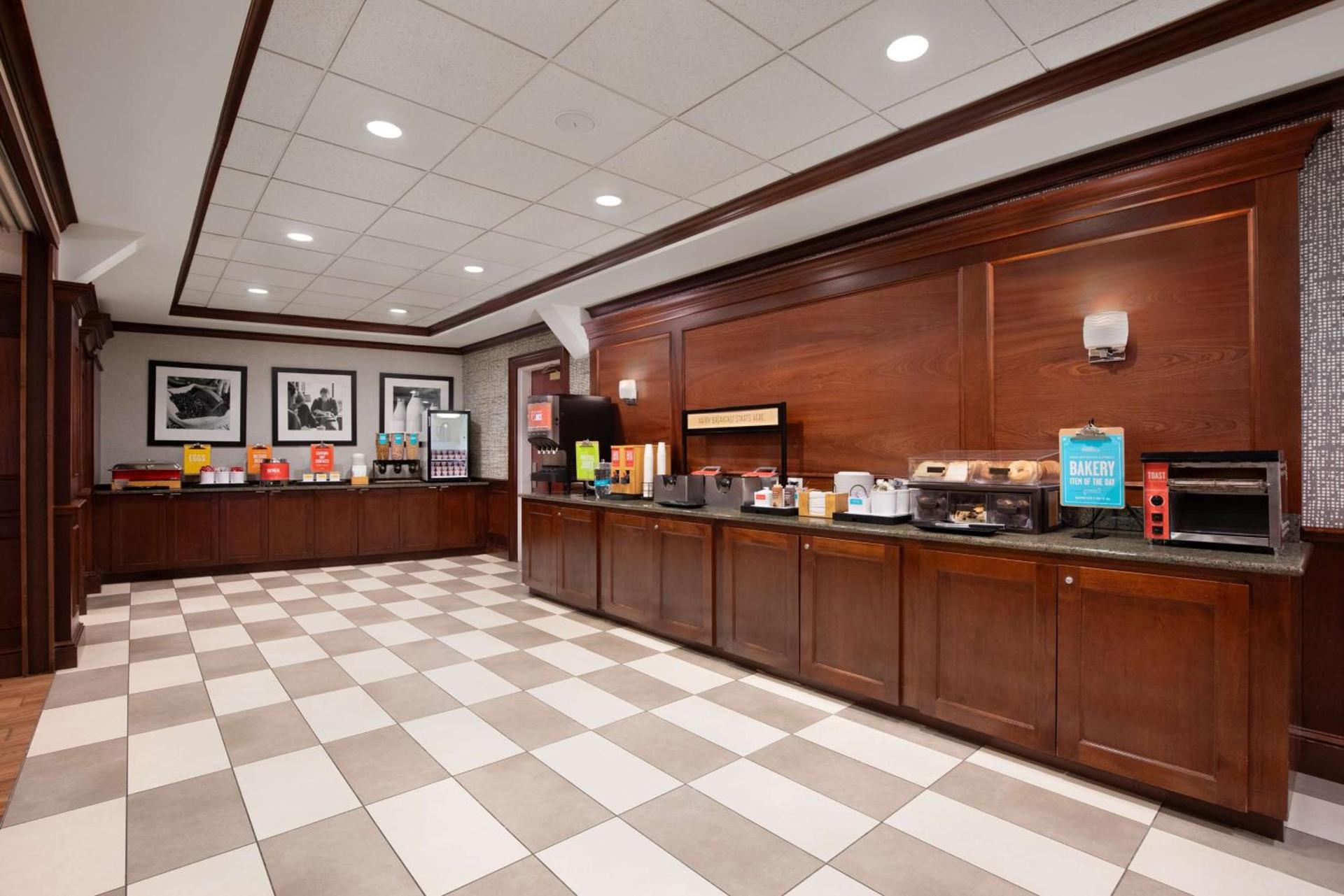Hampton Inn Long Island-Brookhaven photo 11