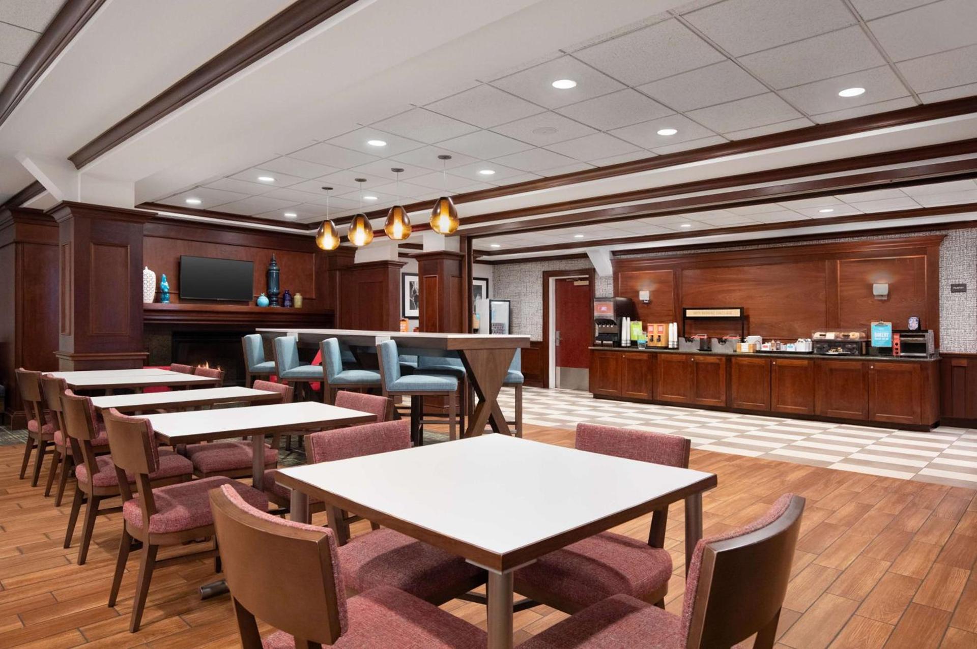Hampton Inn Long Island-Brookhaven photo 12