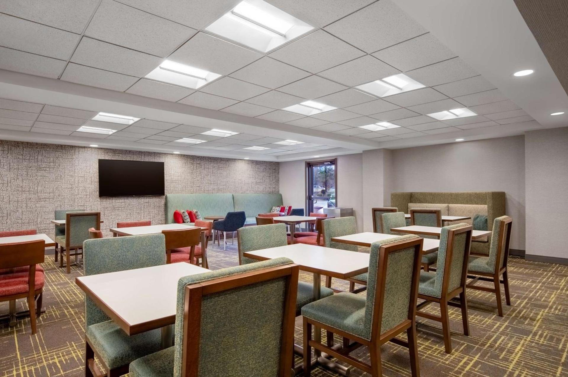 Hampton Inn Long Island-Brookhaven photo 13