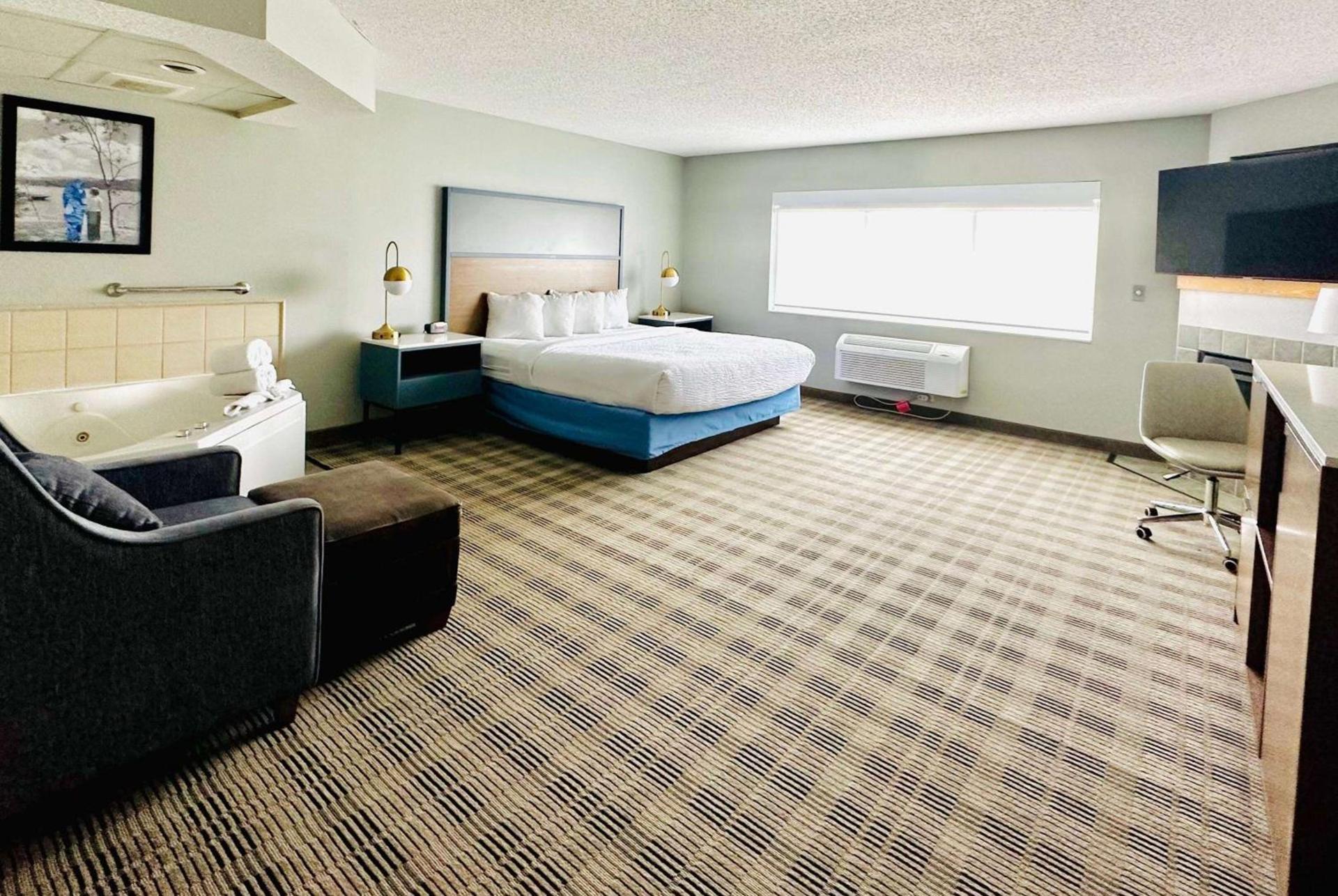 AmericInn by Wyndham Shakopee Near Canterbury Park photo 9