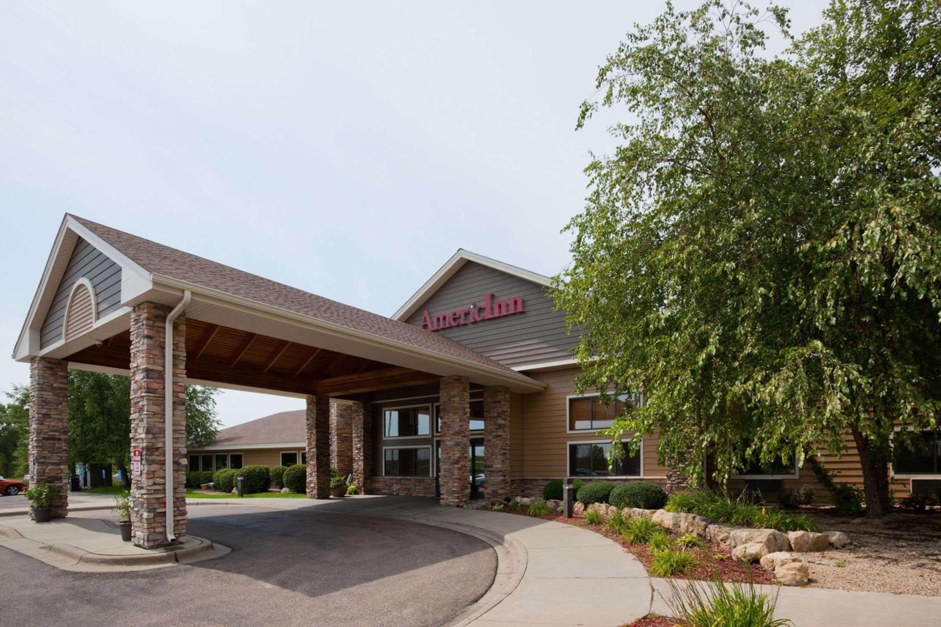 AmericInn by Wyndham Shakopee Near Canterbury Park photo 4