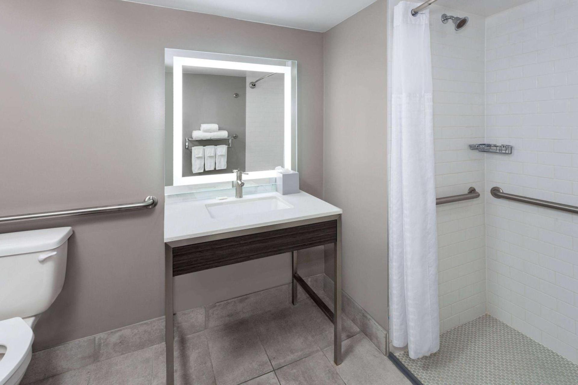 Super 8 by Wyndham Baltimore Northwest photo 49