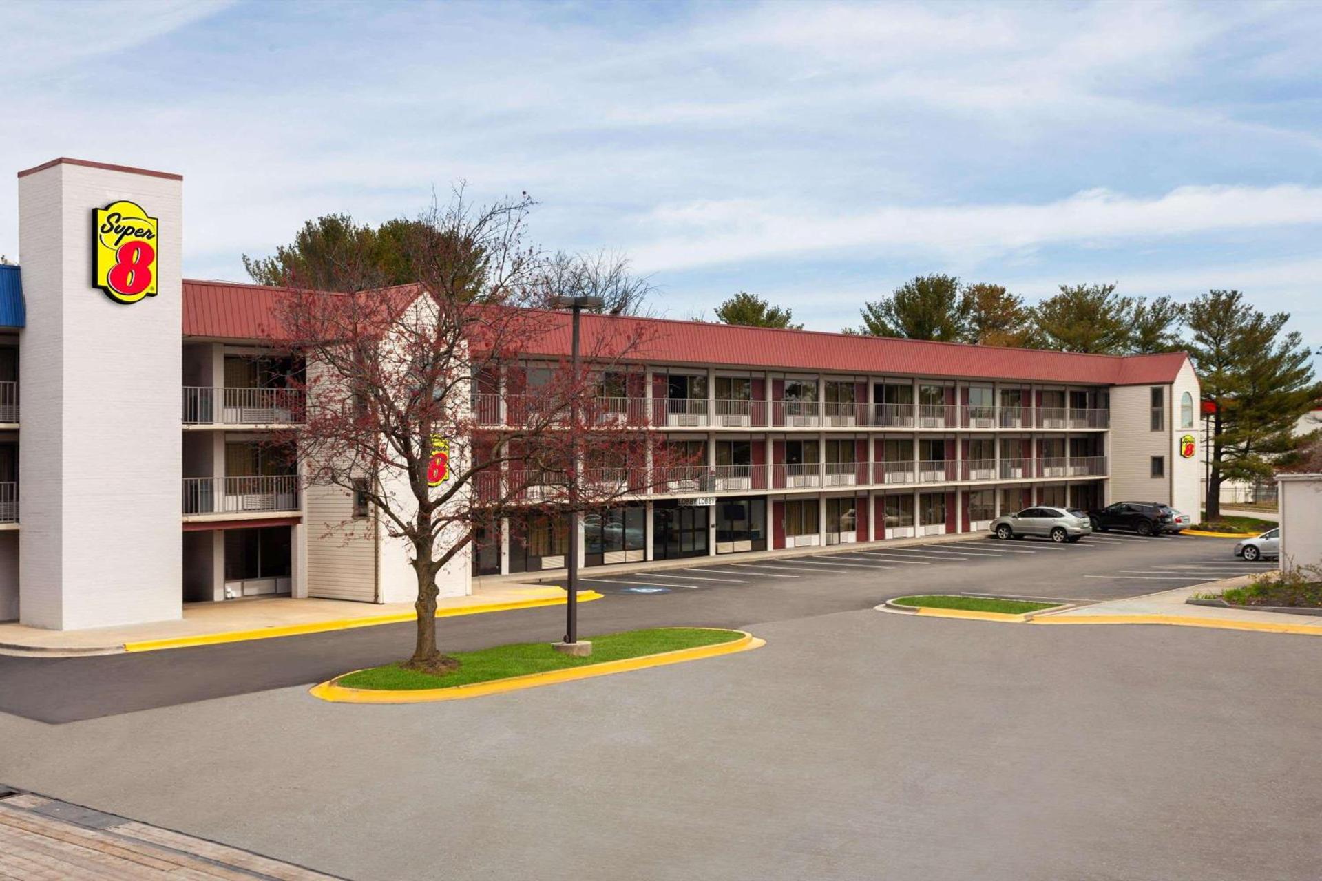 Super 8 by Wyndham Baltimore Northwest photo 1