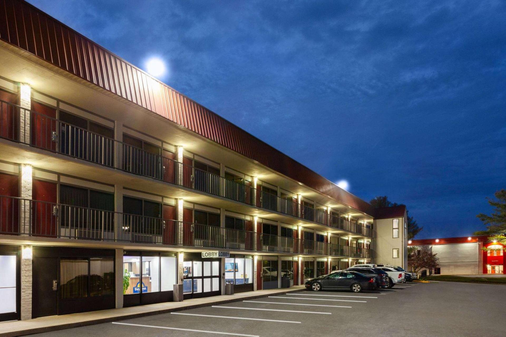 Super 8 by Wyndham Baltimore Northwest photo 3