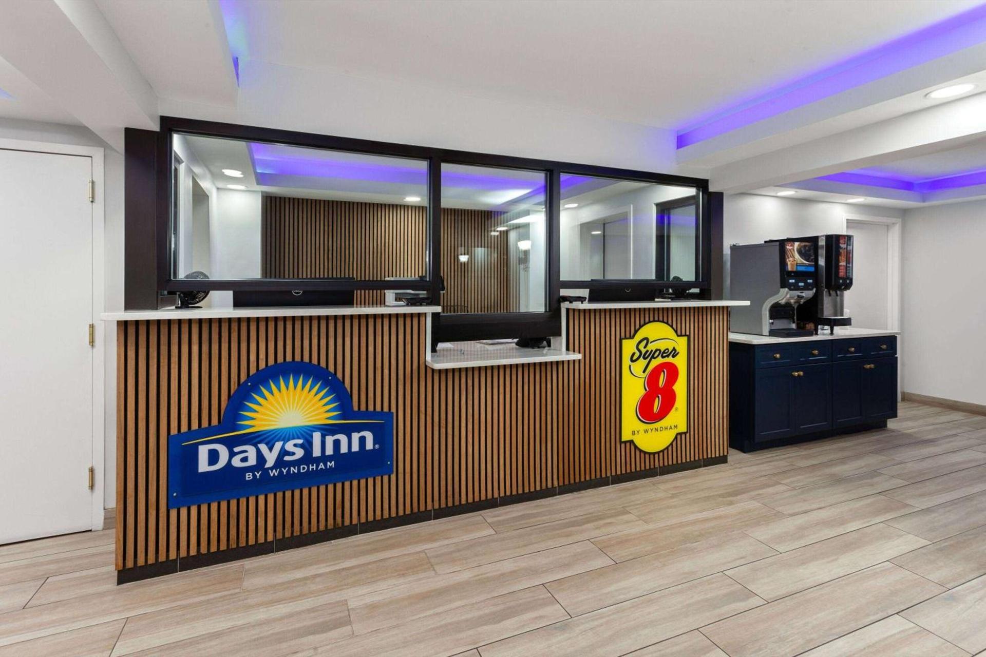 Super 8 by Wyndham Baltimore Northwest photo 7