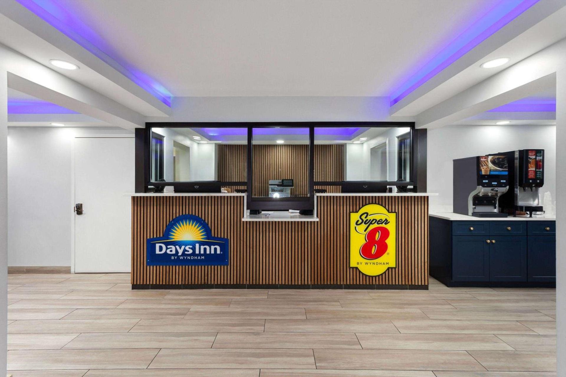 Super 8 by Wyndham Baltimore Northwest photo 8