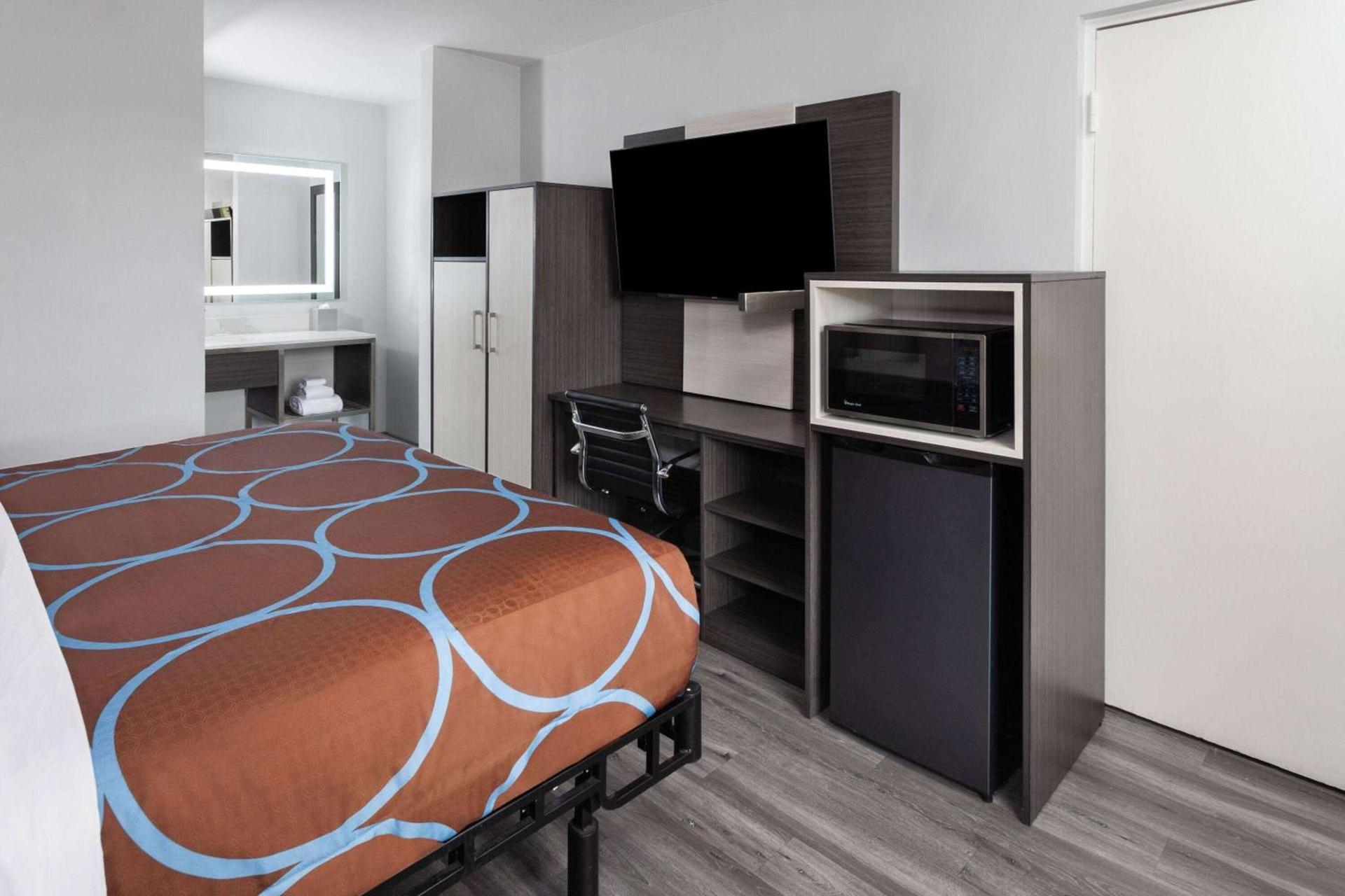 Super 8 by Wyndham Baltimore Northwest photo 12