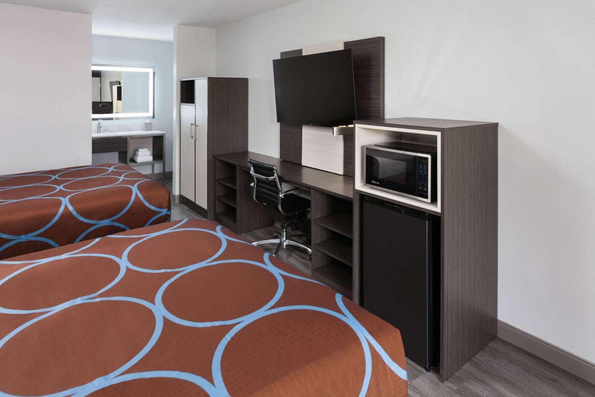 Super 8 by Wyndham Baltimore Northwest photo 17