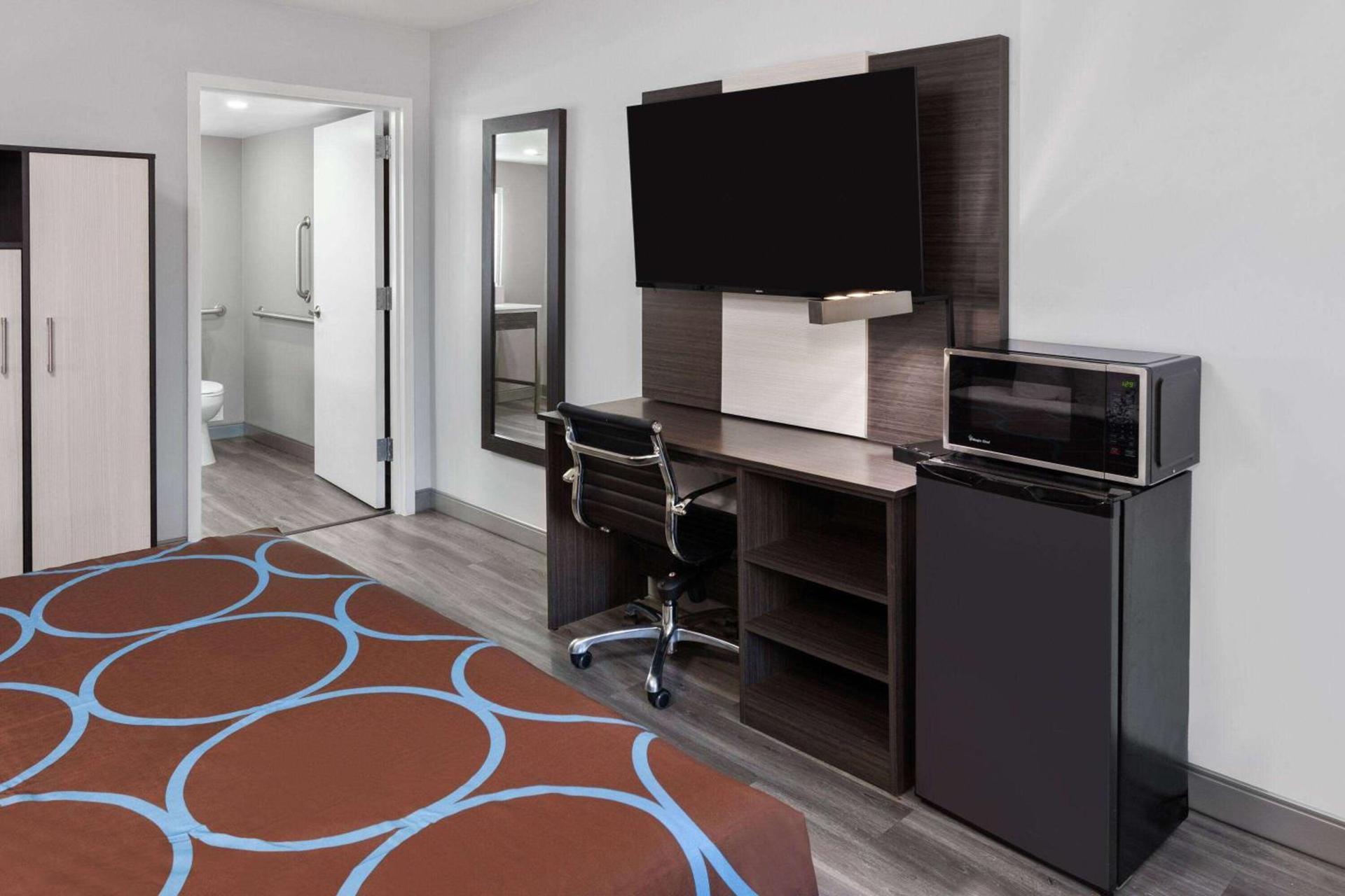 Super 8 by Wyndham Baltimore Northwest photo 24