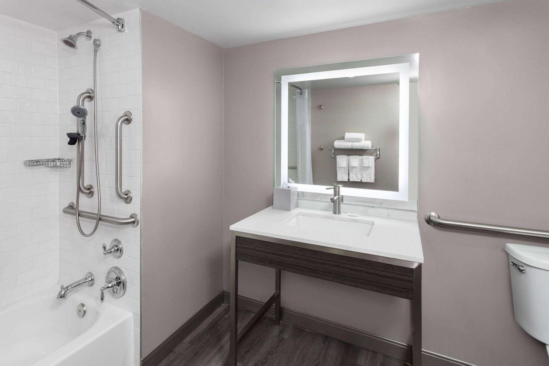 Days-Inn by Wyndham Baltimore Northwest photo 52