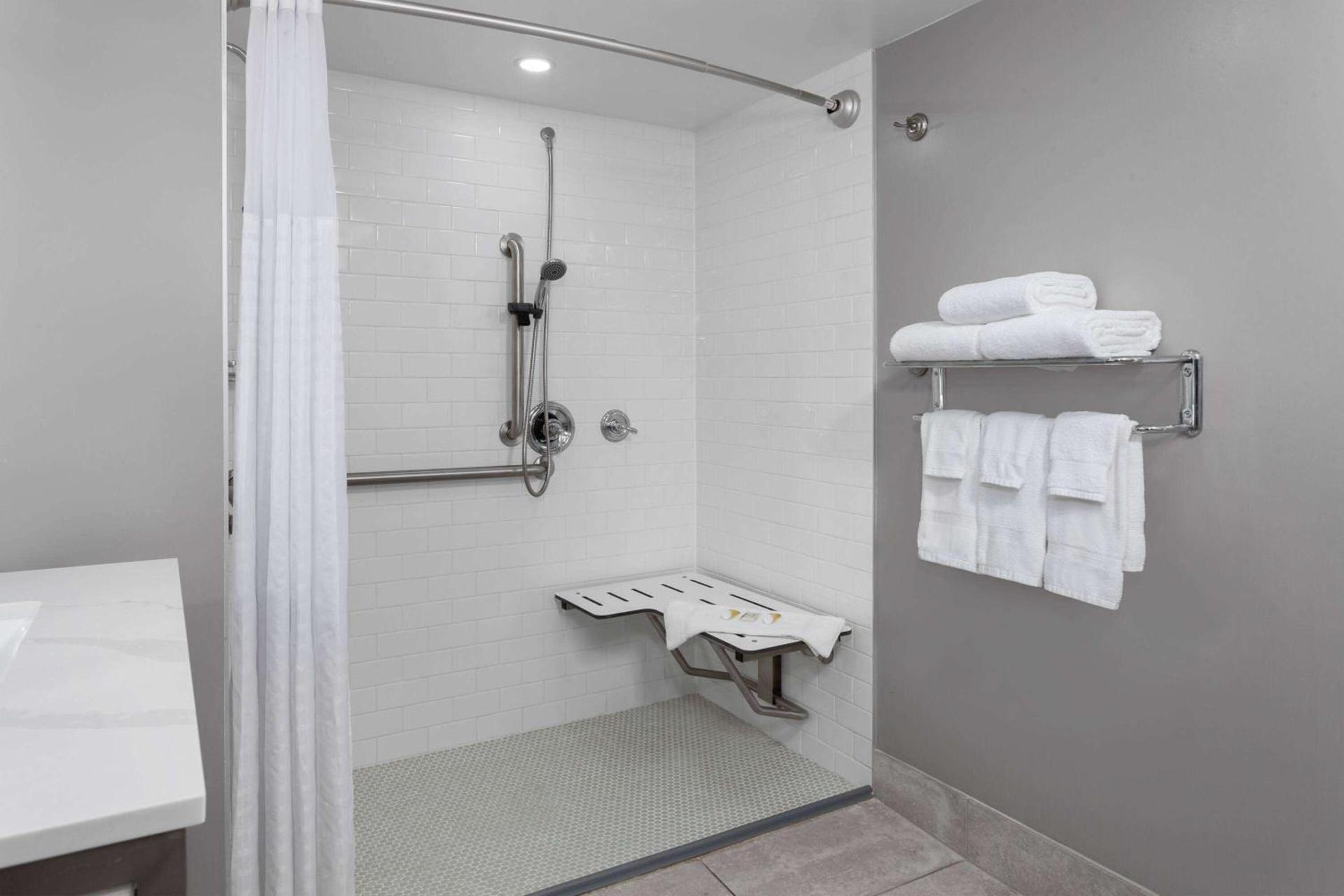 Days-Inn by Wyndham Baltimore Northwest photo 25
