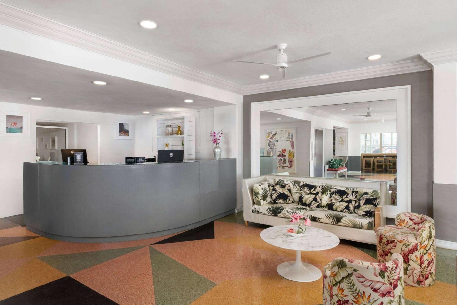 The Townhouse Hotel photo 2
