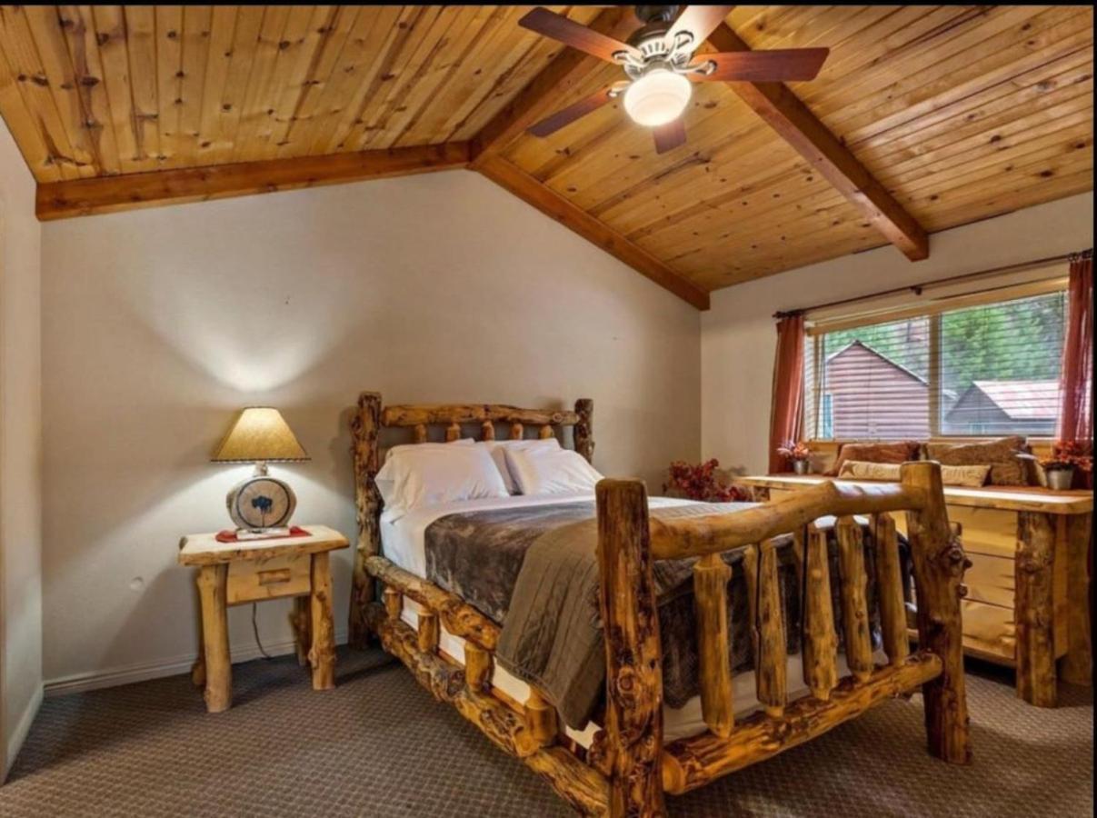 Cabin 1 at Southfork Lodge- sleeps up to 2 photo 2