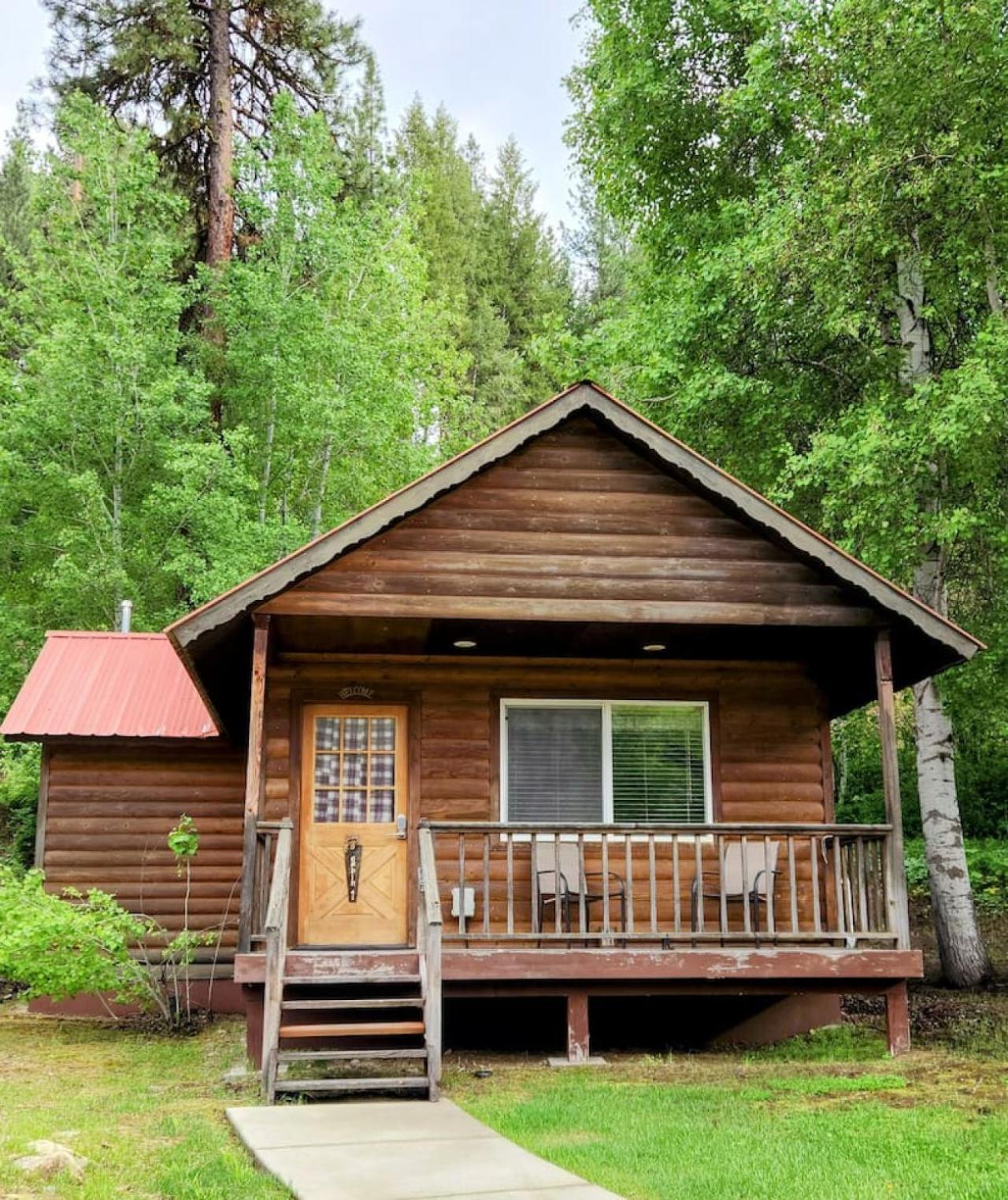 Cabin 1 at Southfork Lodge- sleeps up to 2 photo 4