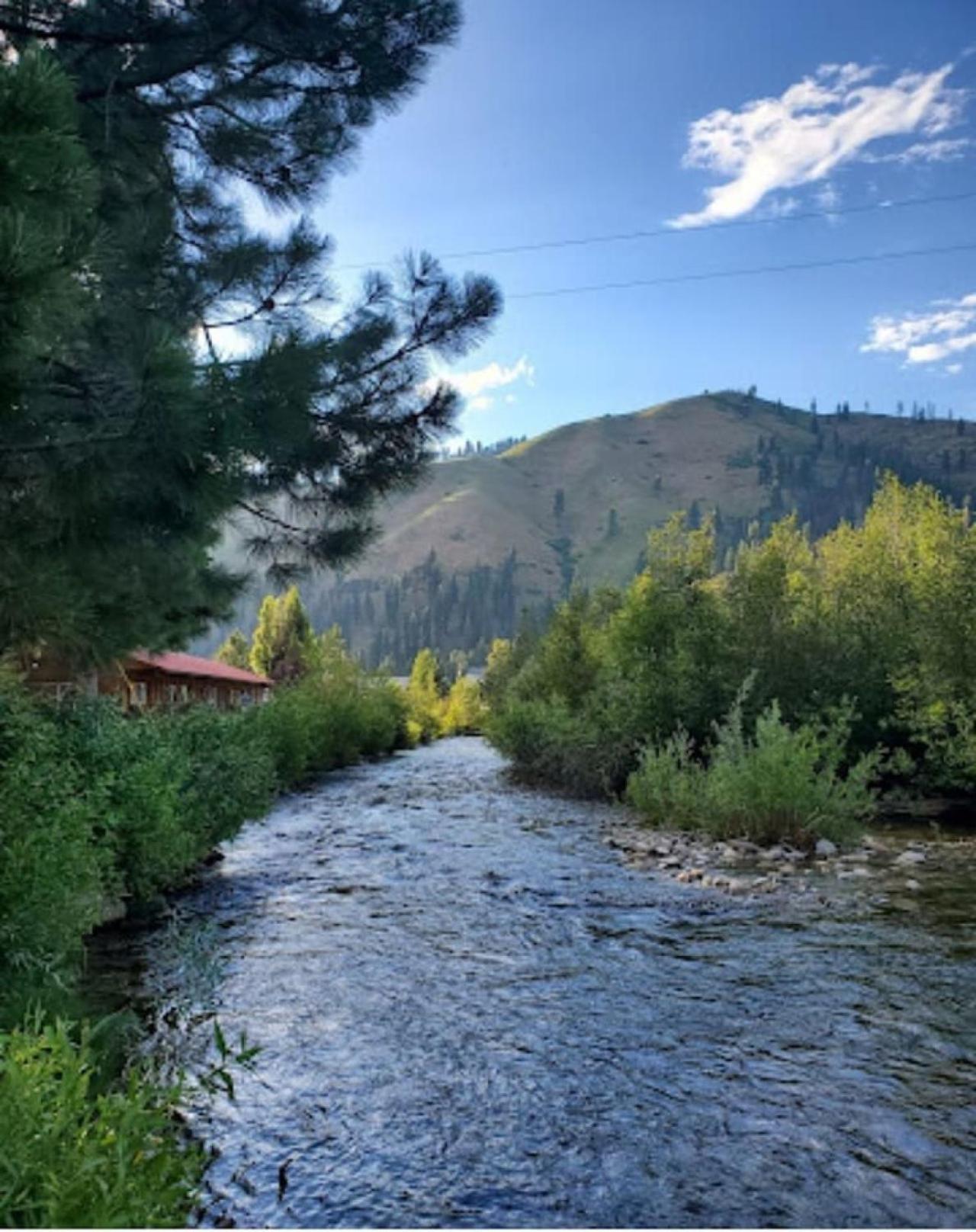 Cabin 3 at Southfork Lodge- Sleeps 2 photo 2