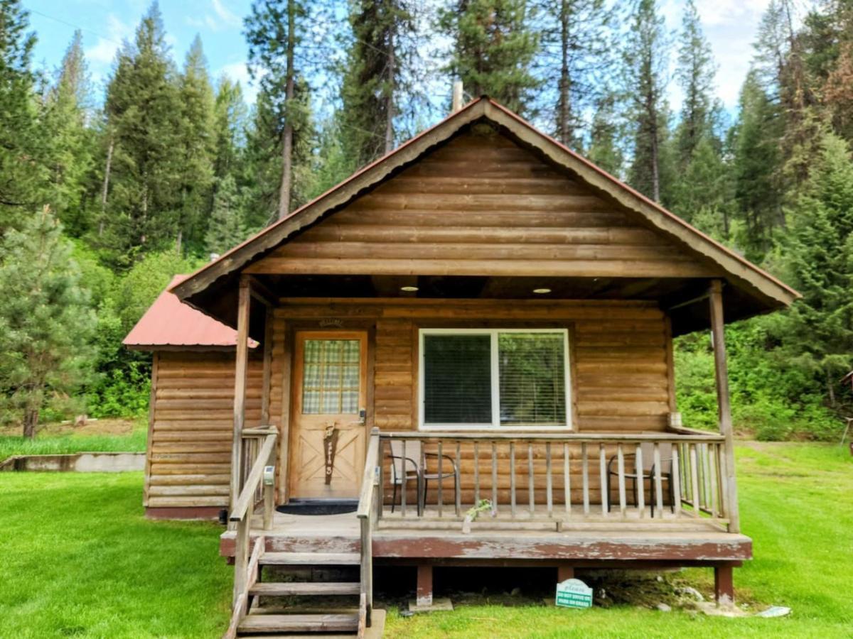 Cabin 3 at Southfork Lodge- Sleeps 2 photo 3