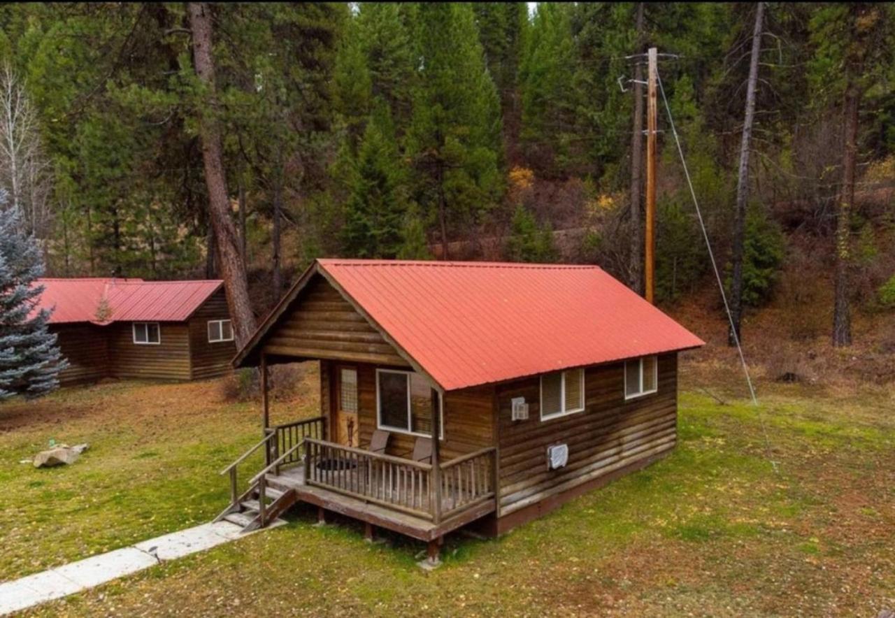 Cabin 3 at Southfork Lodge- Sleeps 2 photo 4