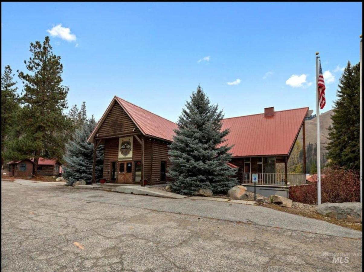 Cabin 3 at Southfork Lodge- Sleeps 2 photo 6