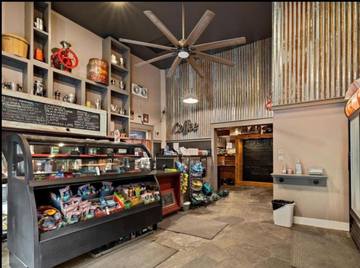 Cabin 3 at Southfork Lodge- Sleeps 2 photo 9