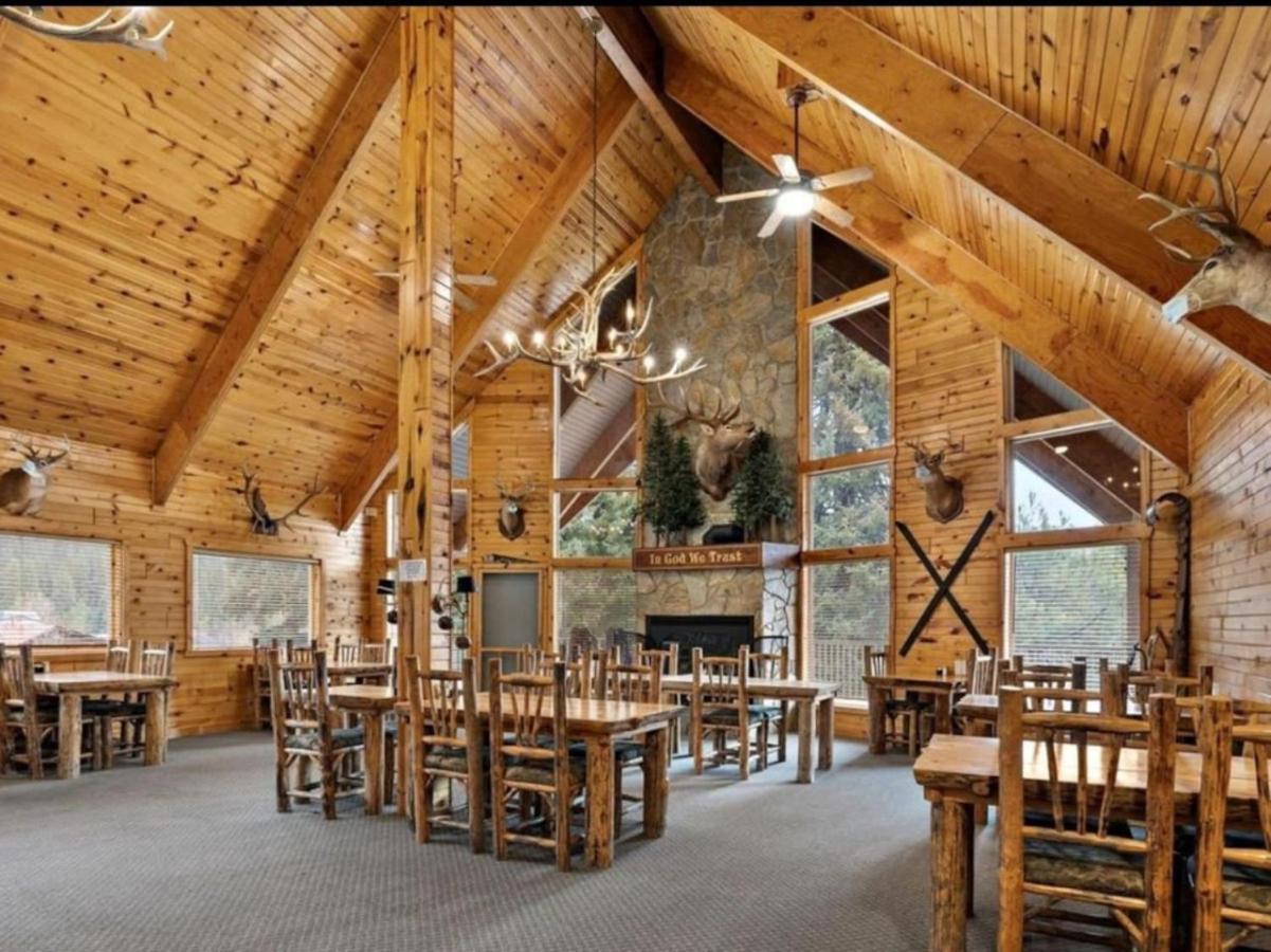 Cabin 3 at Southfork Lodge- Sleeps 2 photo 11