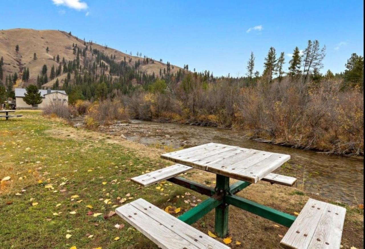 Cabin 3 at Southfork Lodge- Sleeps 2 photo 13