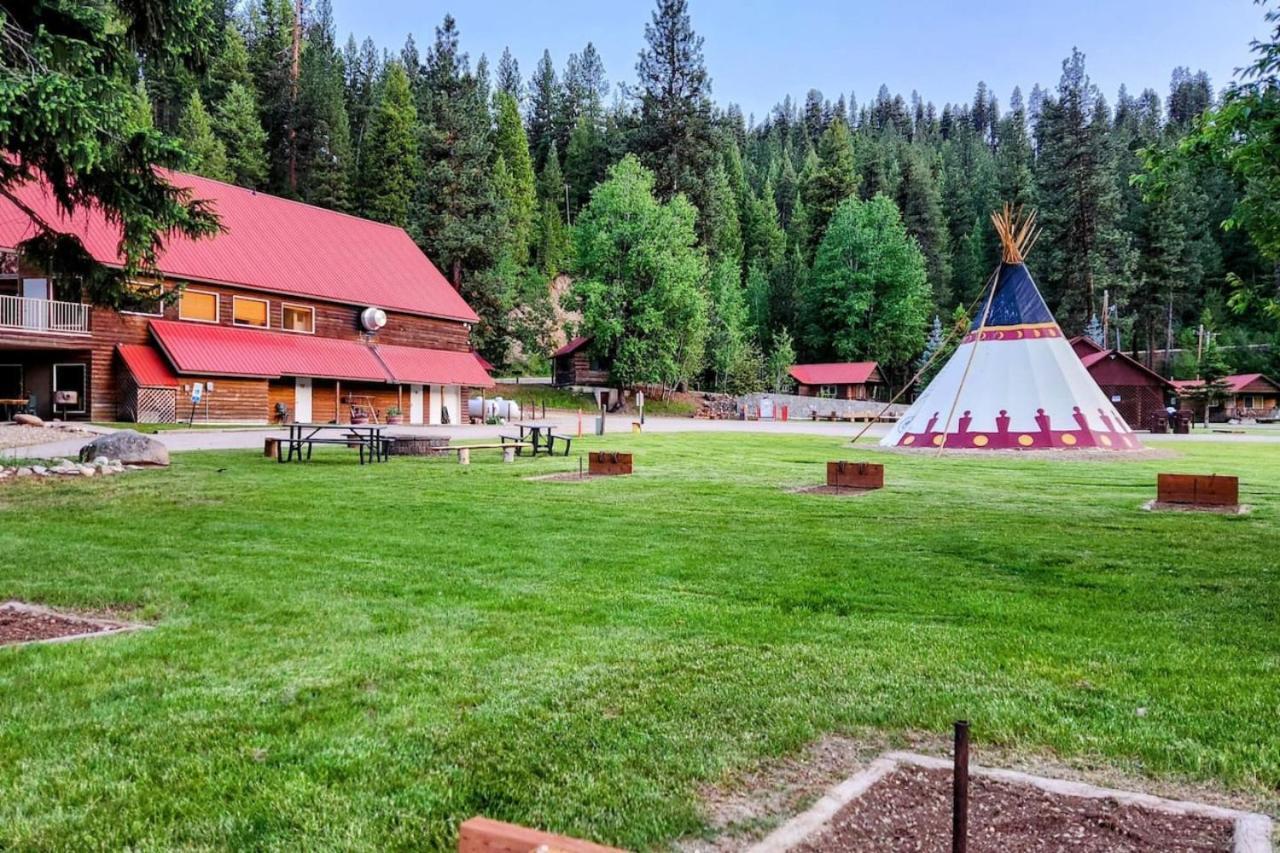 Cabin 3 at Southfork Lodge- Sleeps 2 photo 19