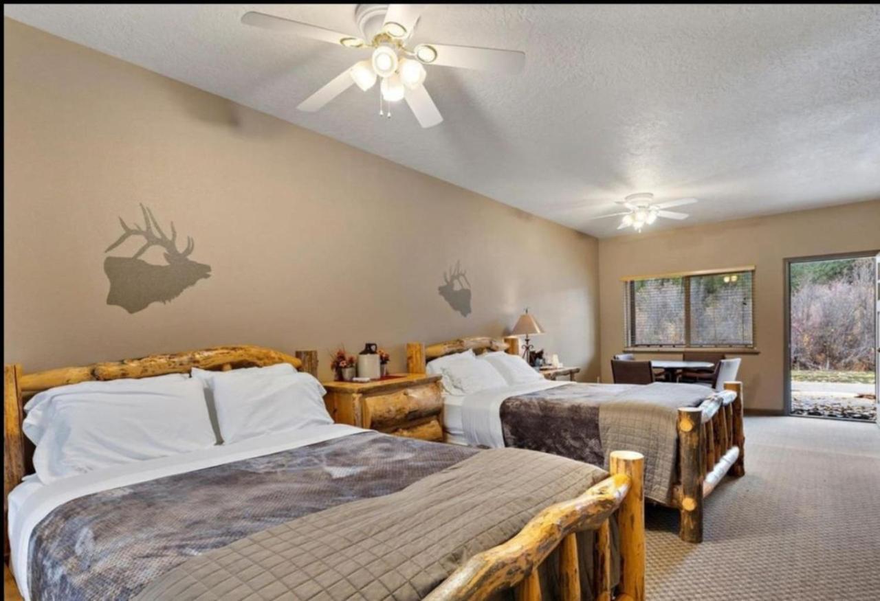 Queen Double Ensuite at South Fork Lodge Motel photo 27
