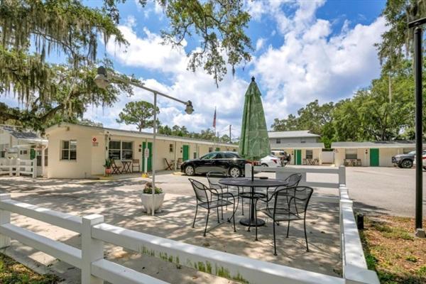 Safety Harbor Motel photo 53