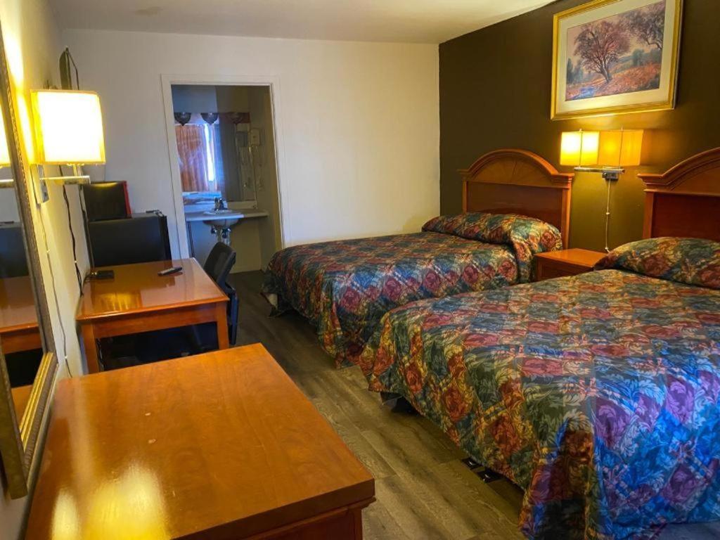Country Club Inn & Suites photo 53