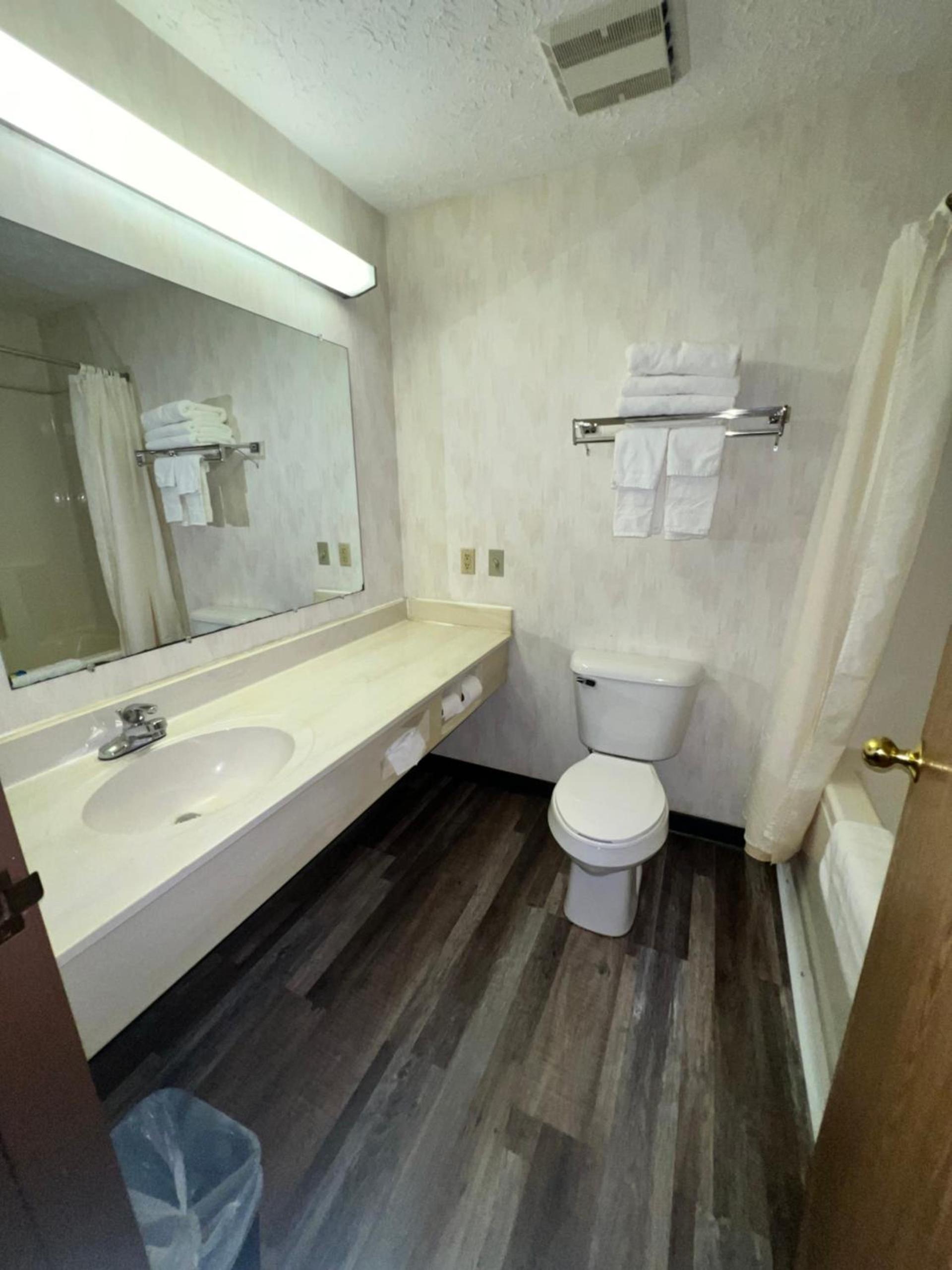 Cedarville Hotel photo 18