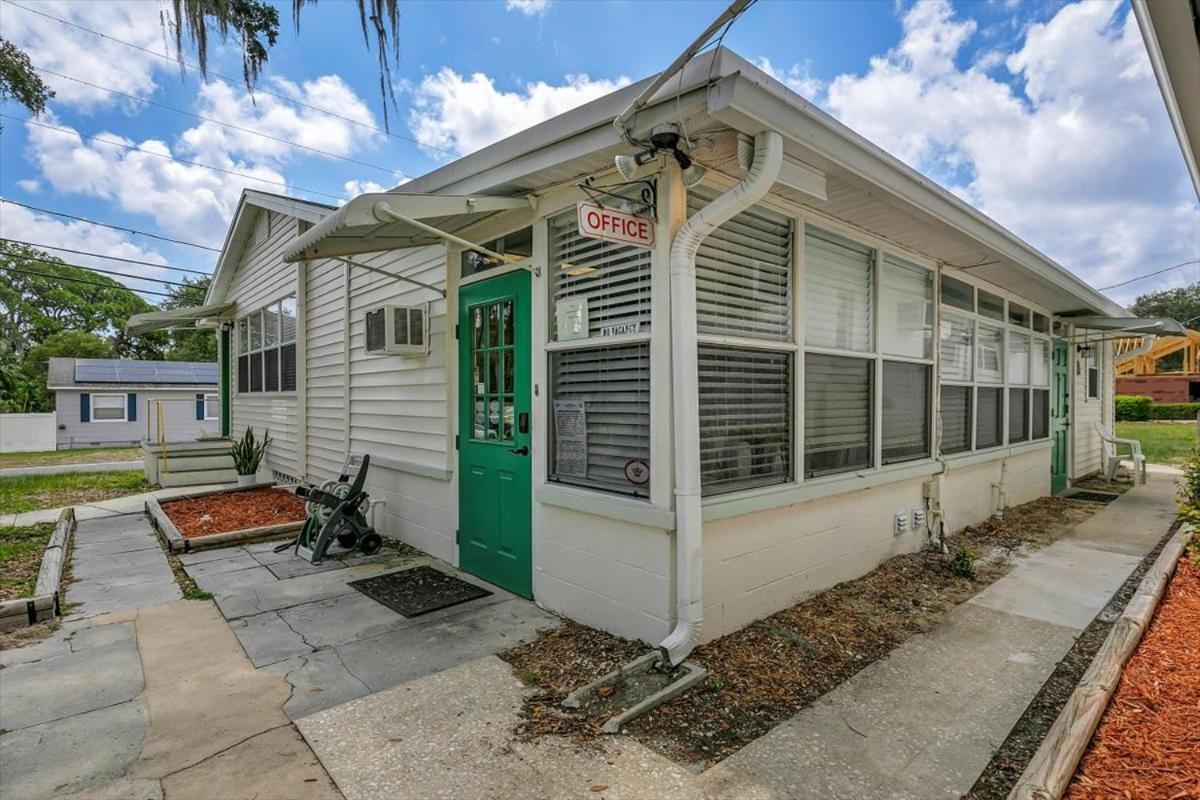 Safety Harbor Motel photo 71