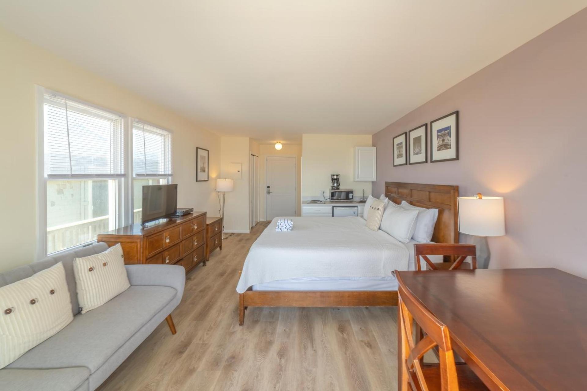 Ocean Surf Resort photo 86