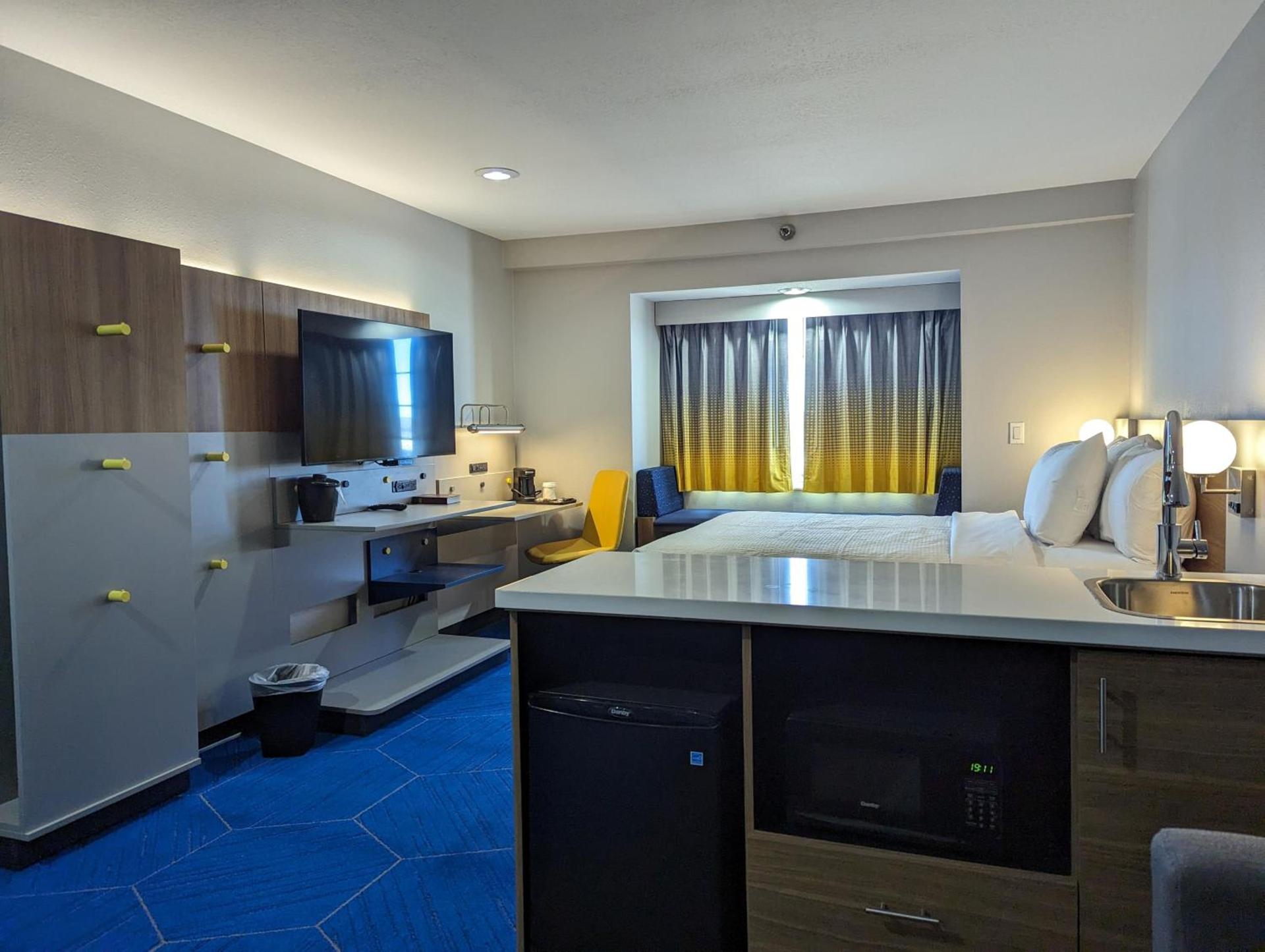 Microtel Inn & Suites by Wyndham Rapid City photo 51