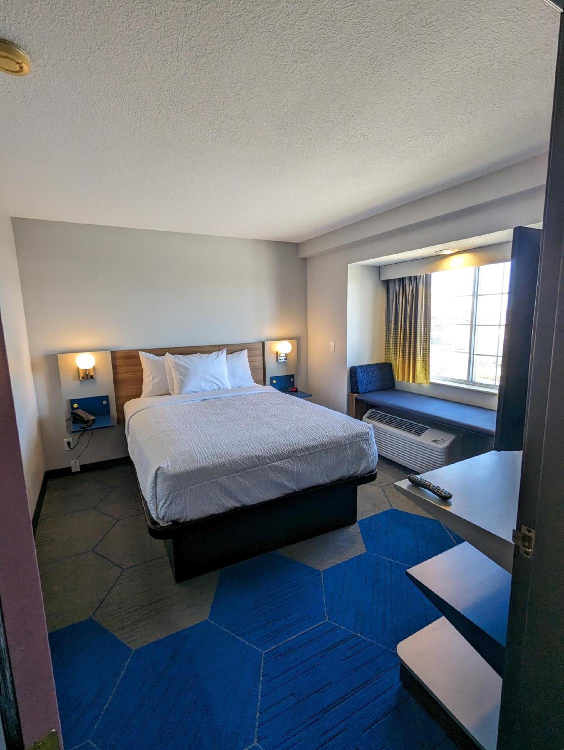 Microtel Inn & Suites by Wyndham Rapid City photo 53
