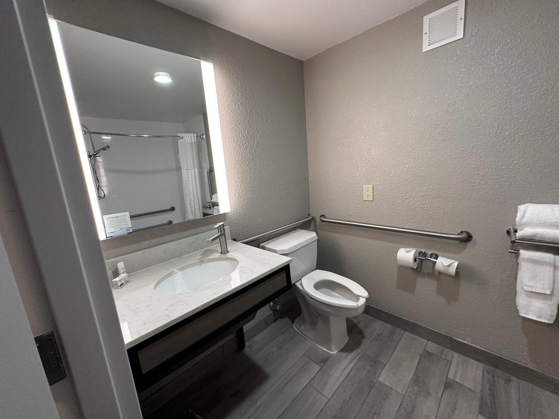 Wingate by Wyndham Waynesboro photo 57