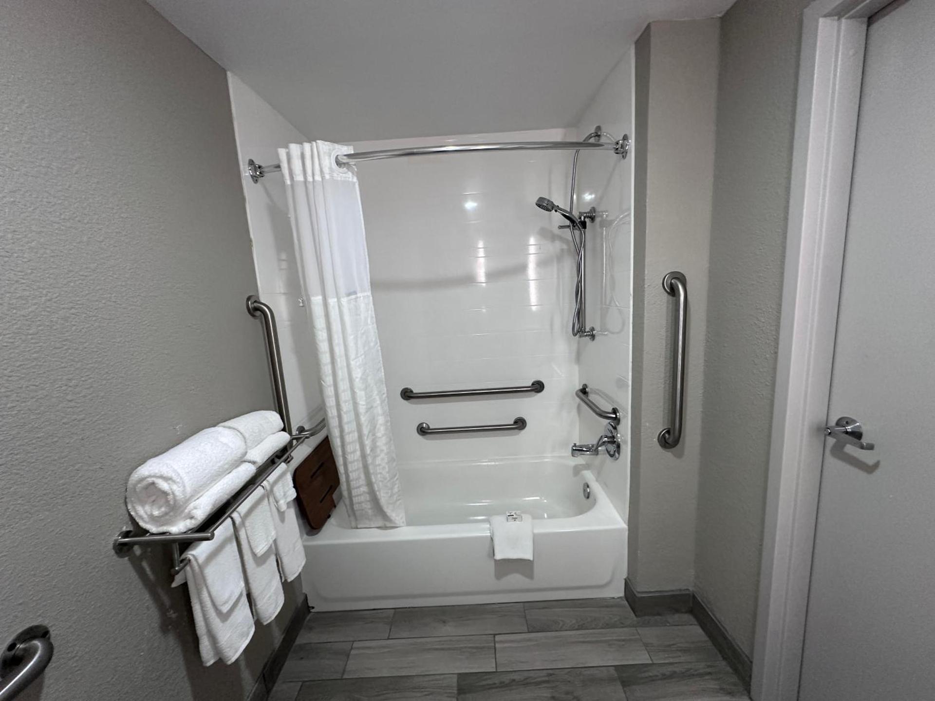 Wingate by Wyndham Waynesboro photo 58