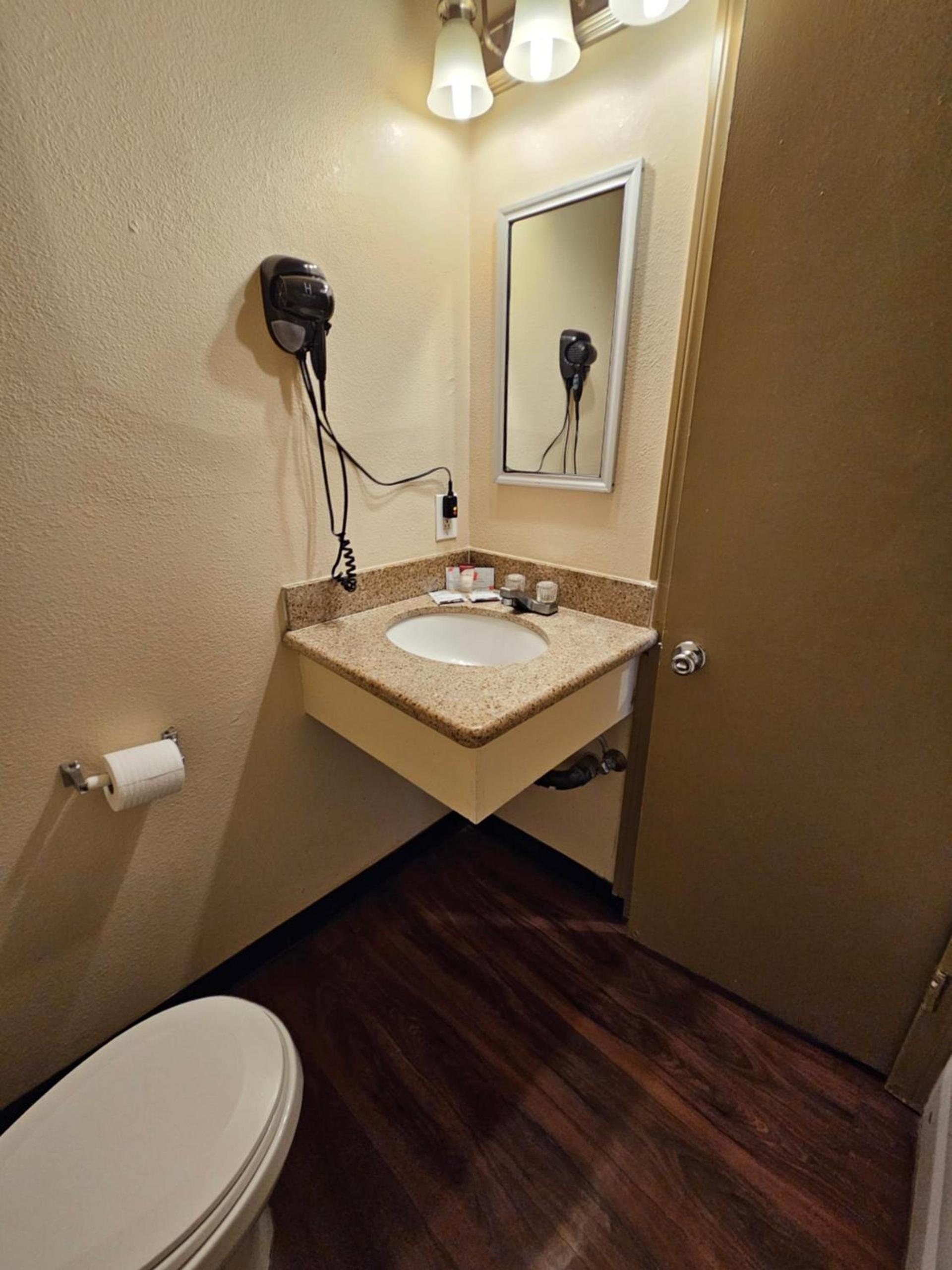 California Suites Motel photo 14