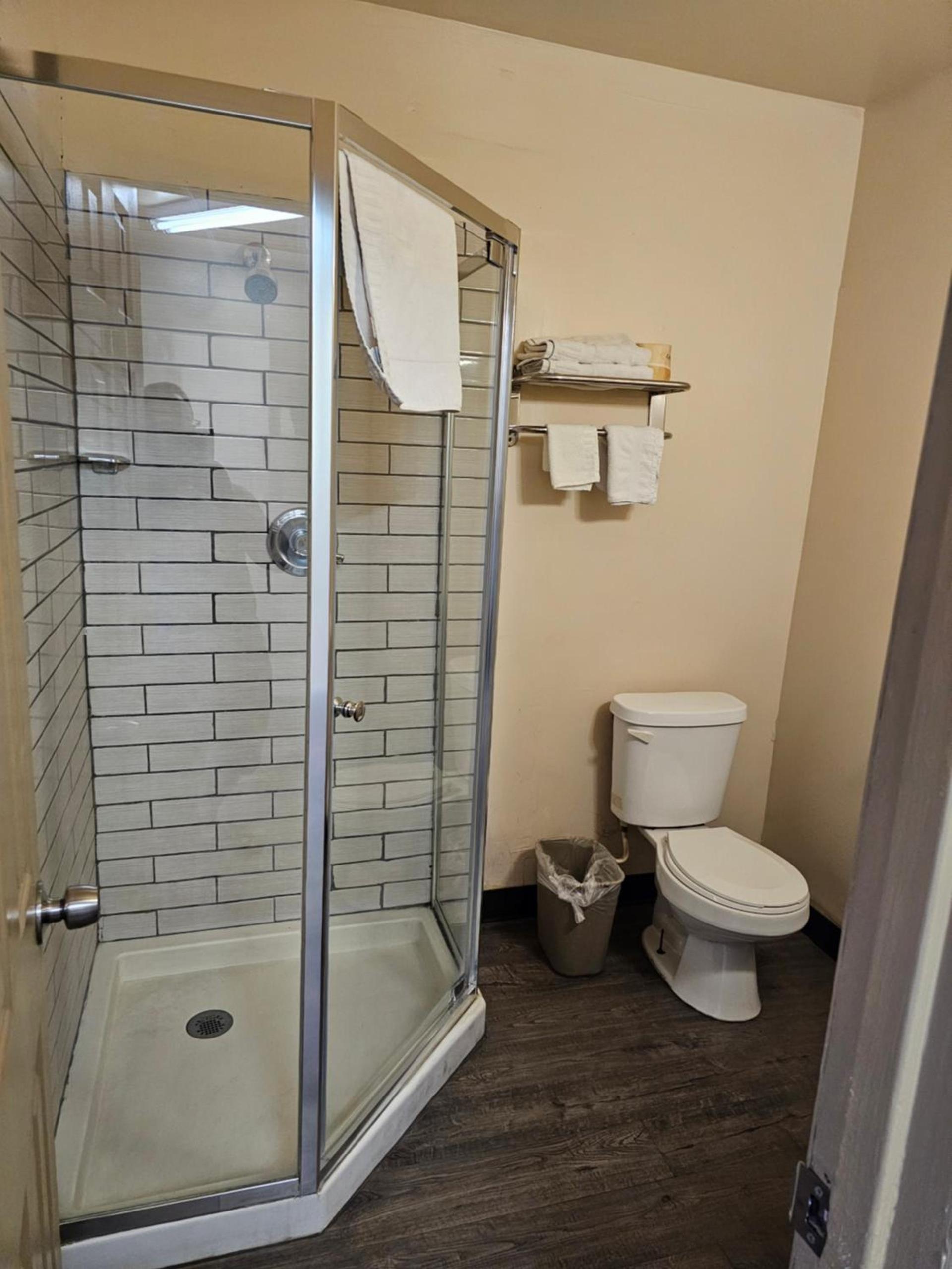 California Suites Motel photo 10