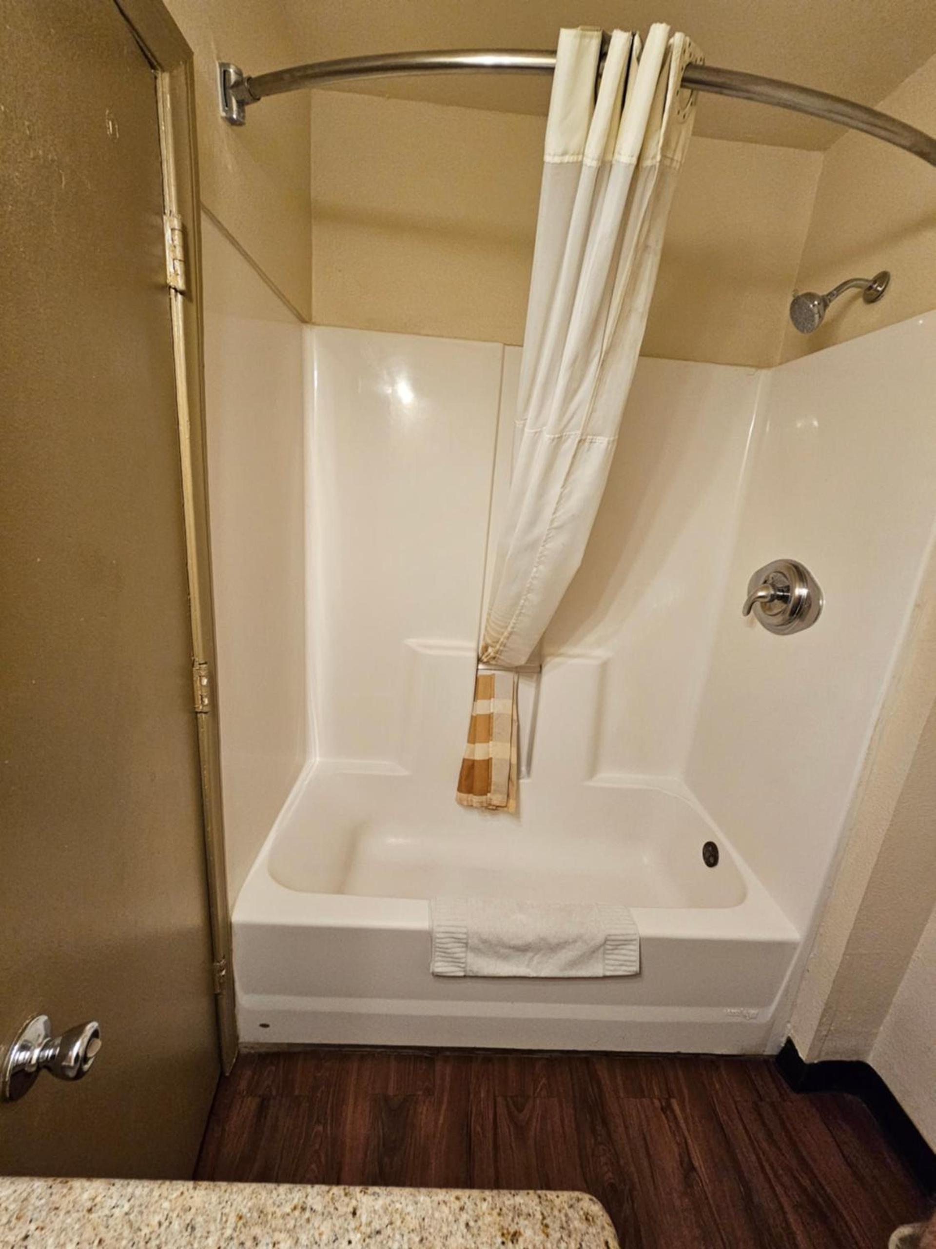 California Suites Motel photo 16