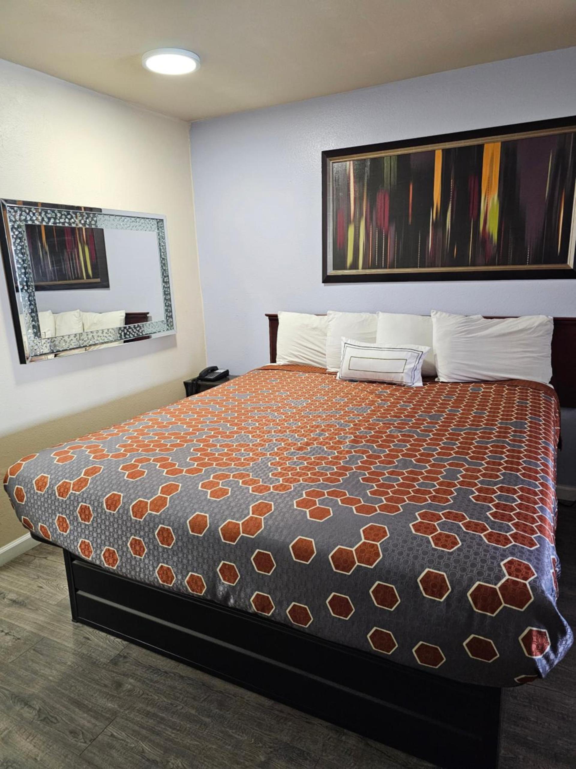 California Suites Motel photo 32