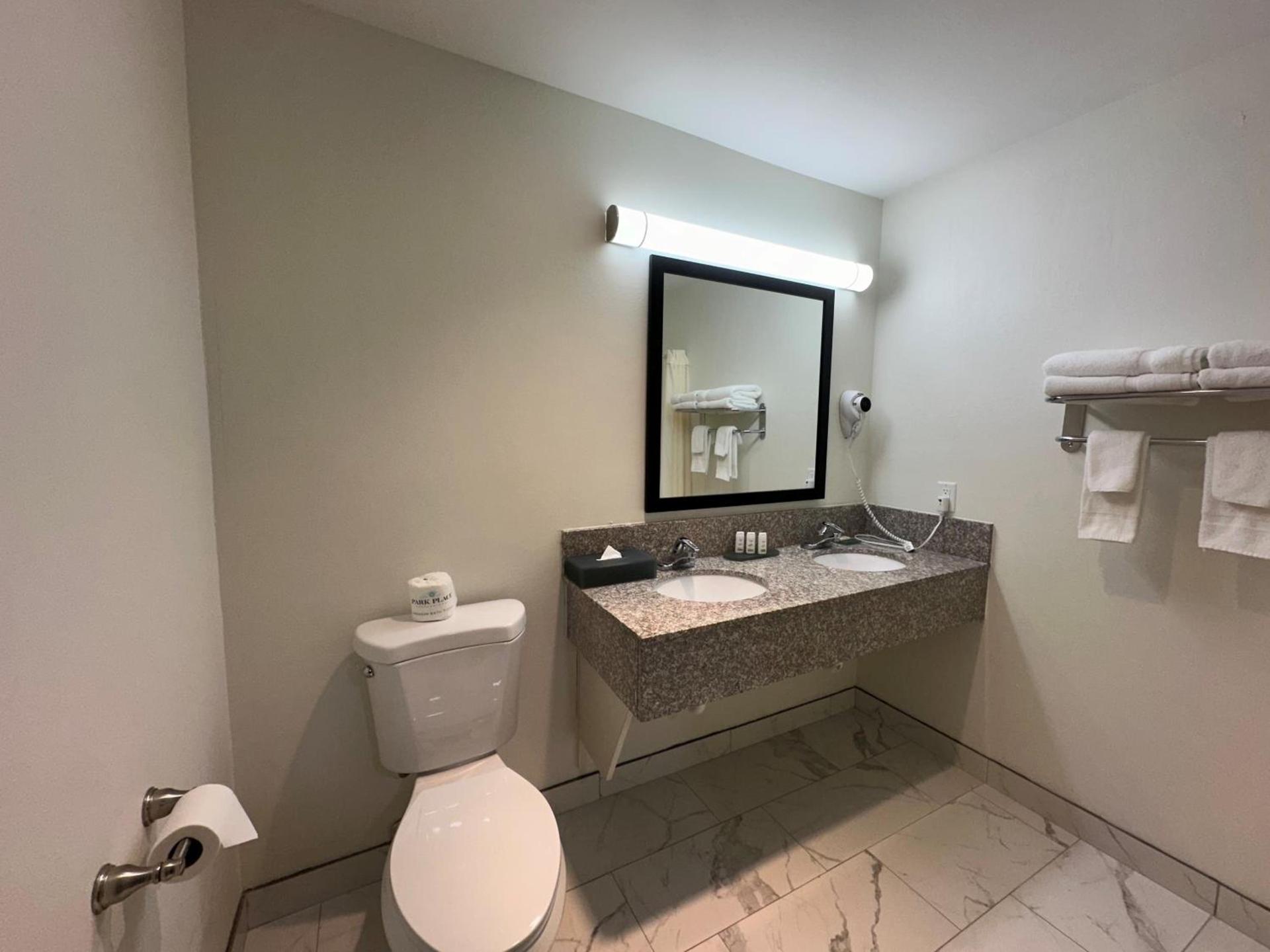 Ramada by Wyndham Waupaca photo 53
