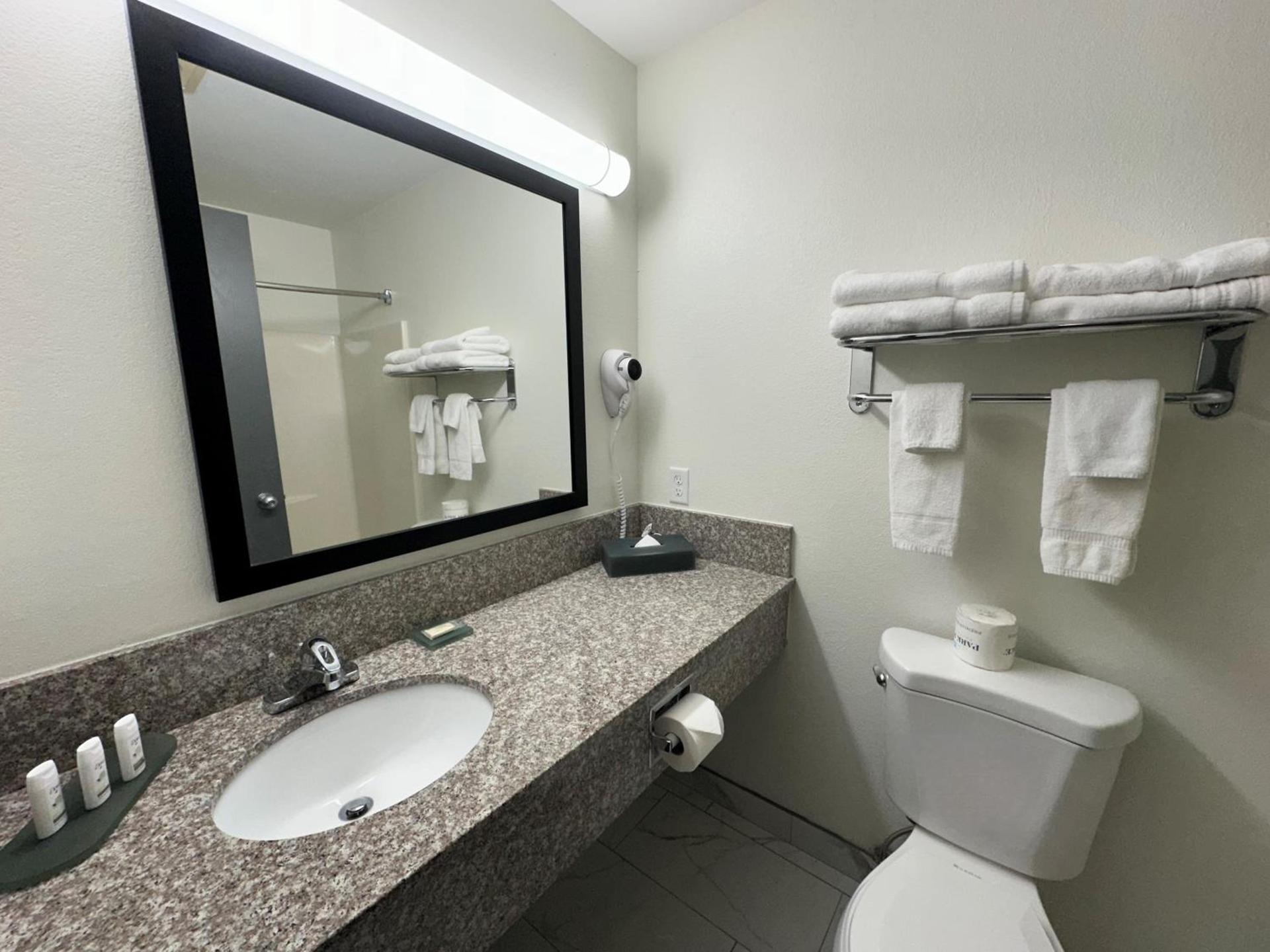 Ramada by Wyndham Waupaca photo 60