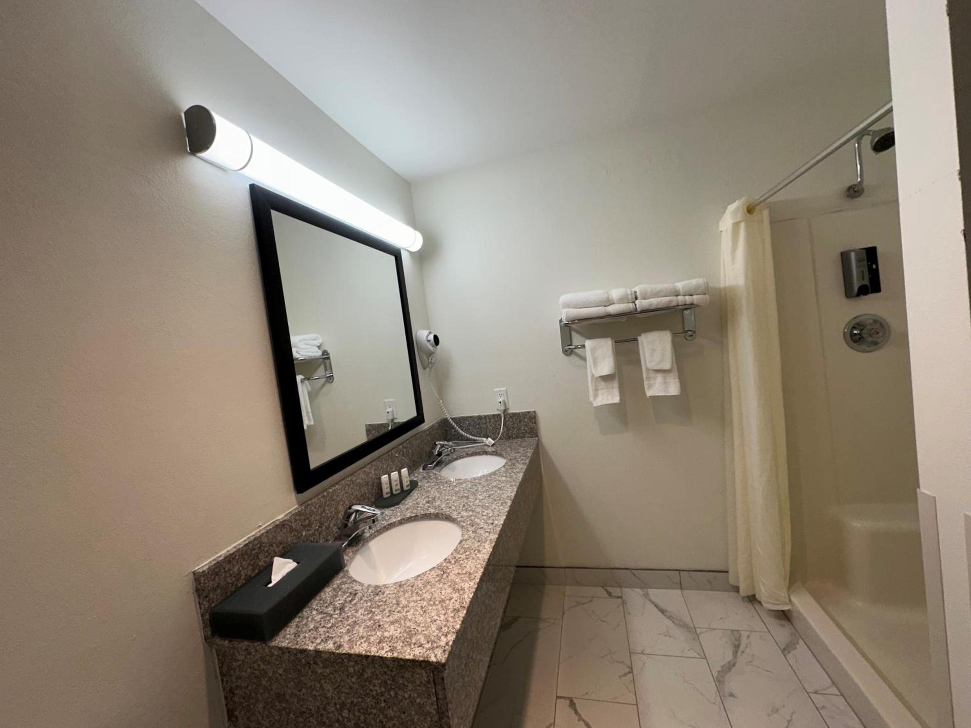 Ramada by Wyndham Waupaca photo 61