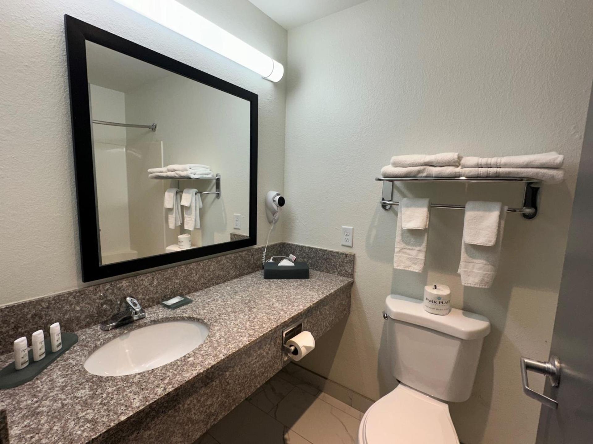 Ramada by Wyndham Waupaca photo 69