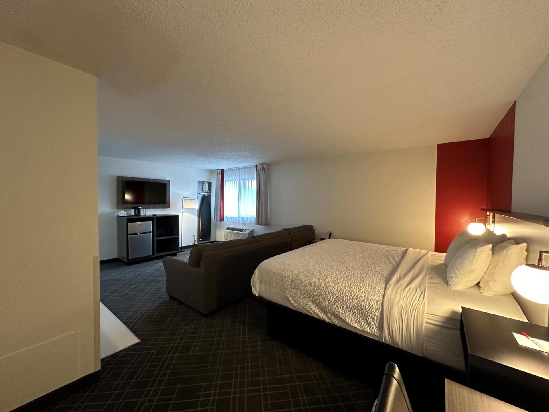 Ramada by Wyndham Waupaca photo 51