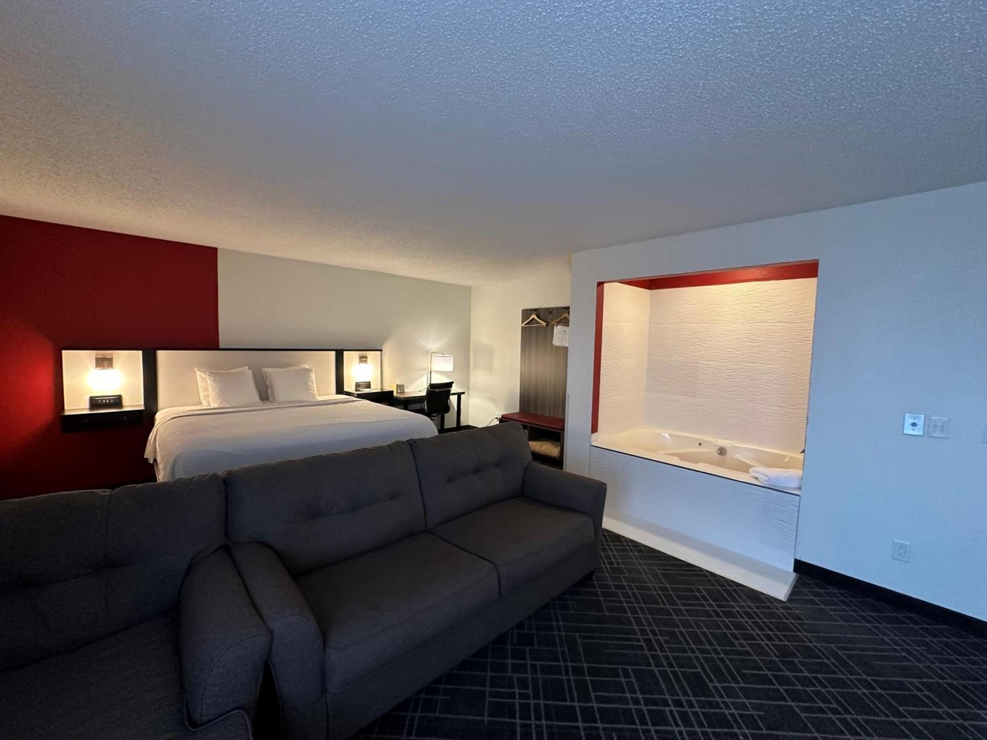 Ramada by Wyndham Waupaca photo 49
