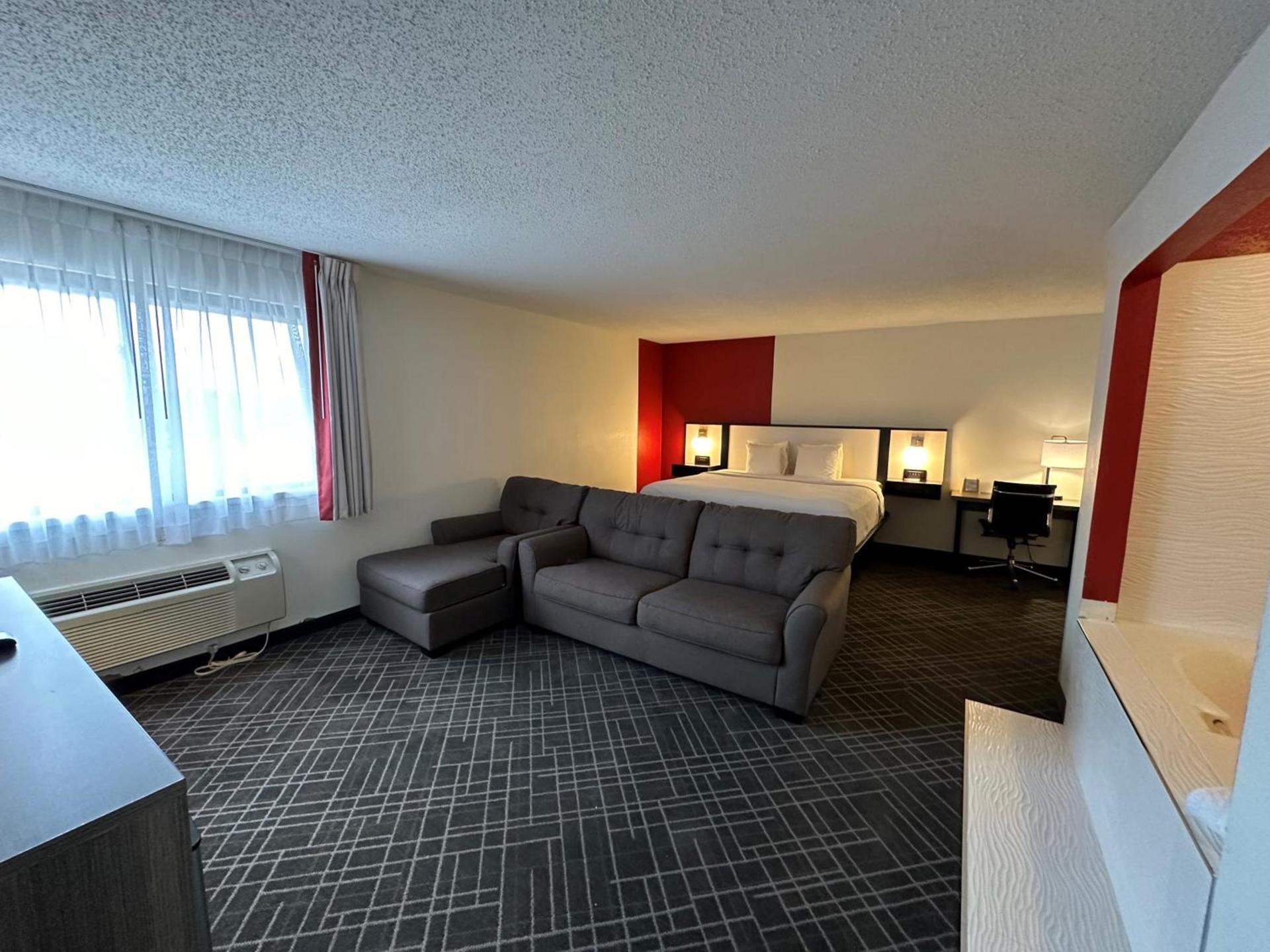 Ramada by Wyndham Waupaca photo 55